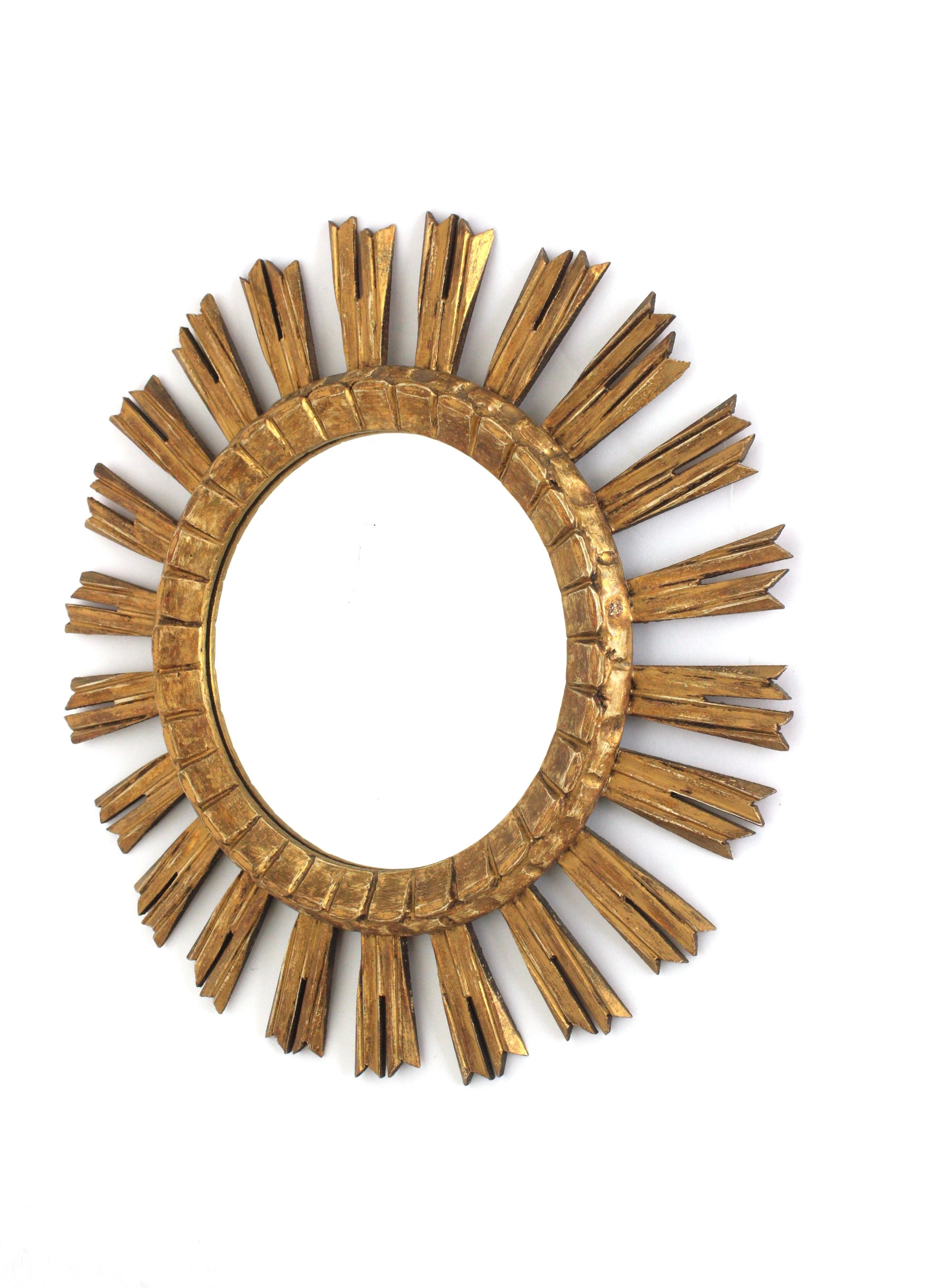 Sunburst Mirror in Giltwood, 1940s For Sale 4