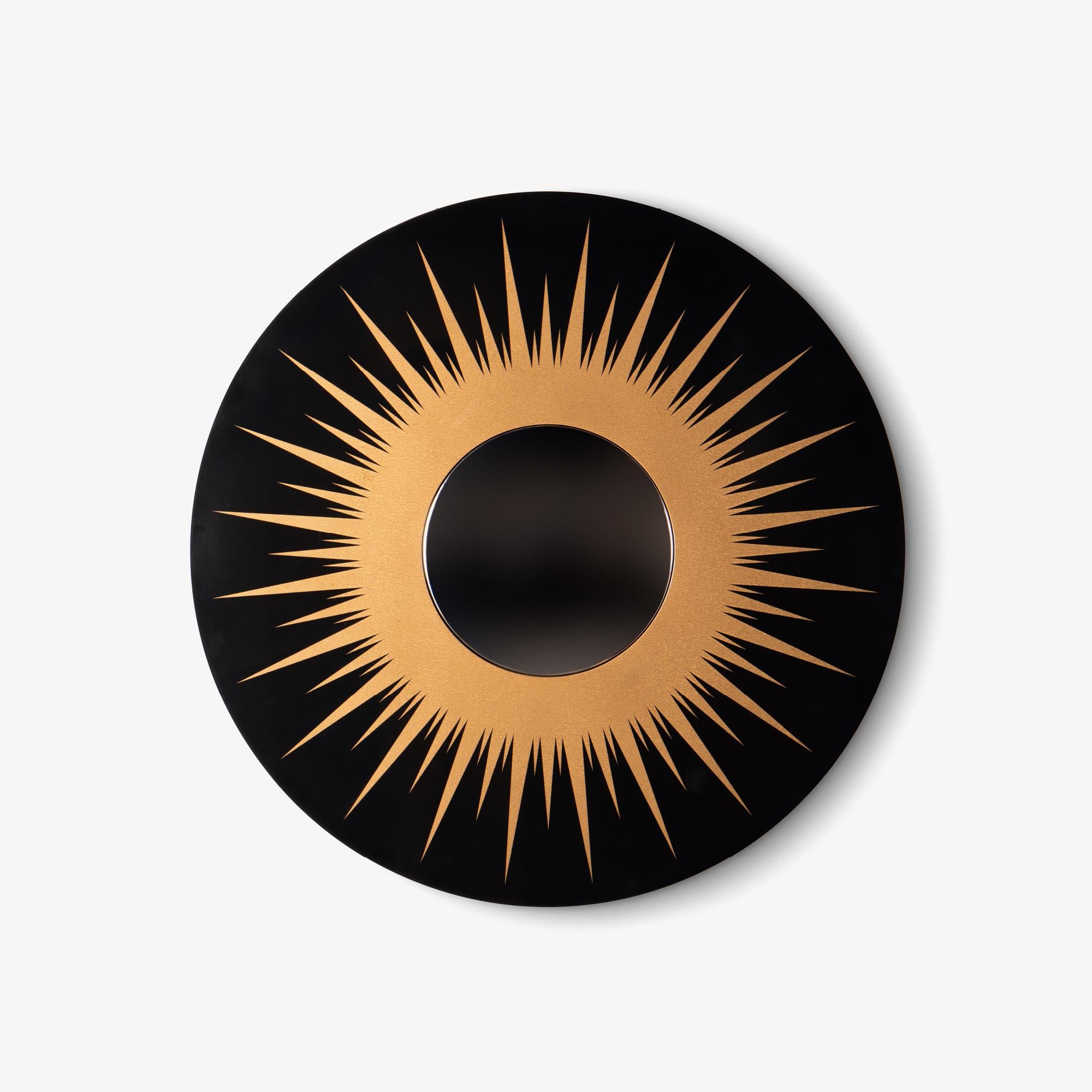Sunburst mirrors have long stood as enduring symbols of opulence and grandeur. Their origins trace back to 17th-century France, where King Louis XIV—known as the “Sun King”—adopted the radiant sun as his personal emblem. Since then, the motif has