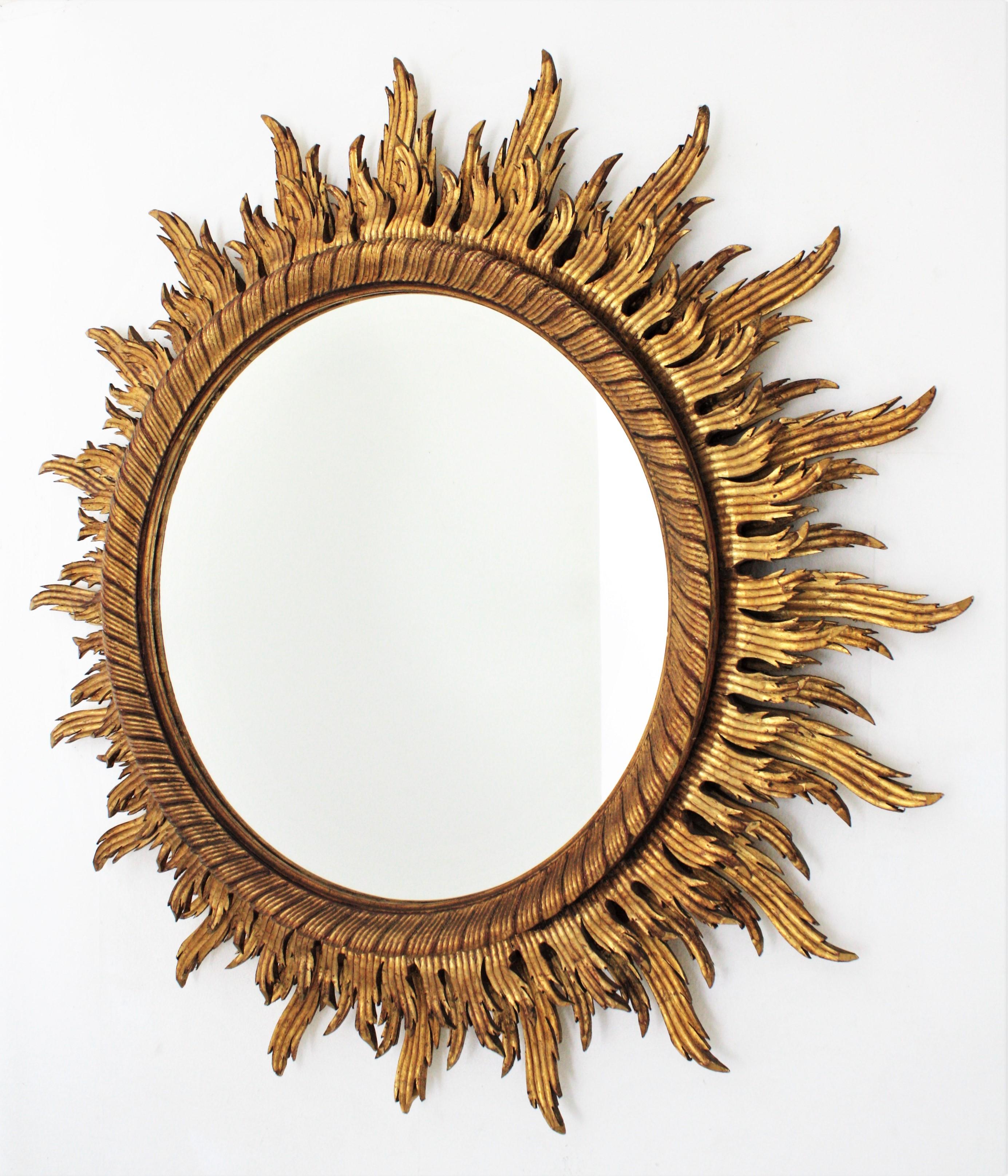 Oversized Gilt Sunburst Mirror in Carved Wood, 52 inches In Good Condition For Sale In Barcelona, ES
