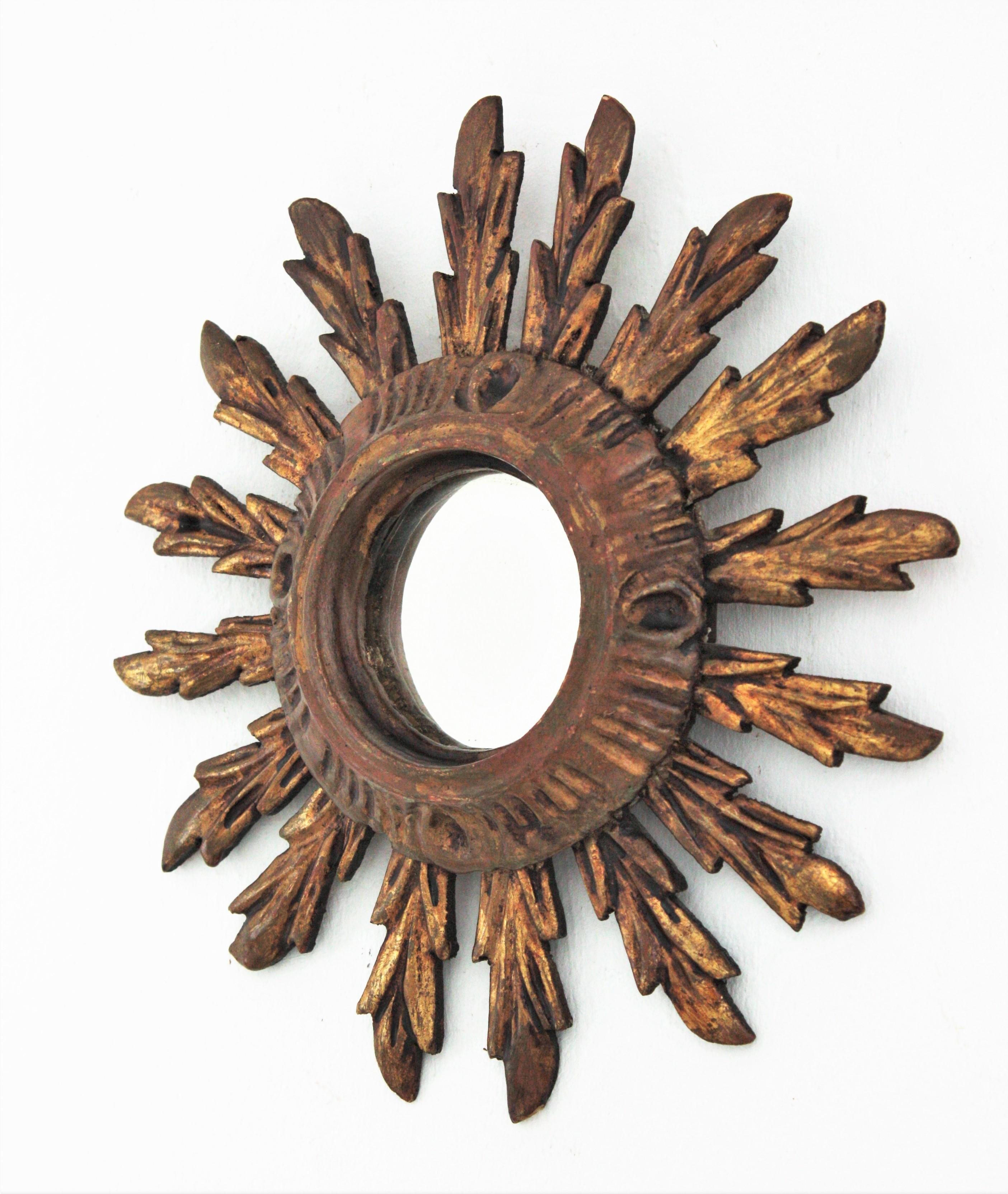 Sunburst Mirror in Small Scale, Baroque Style In Good Condition In Barcelona, ES