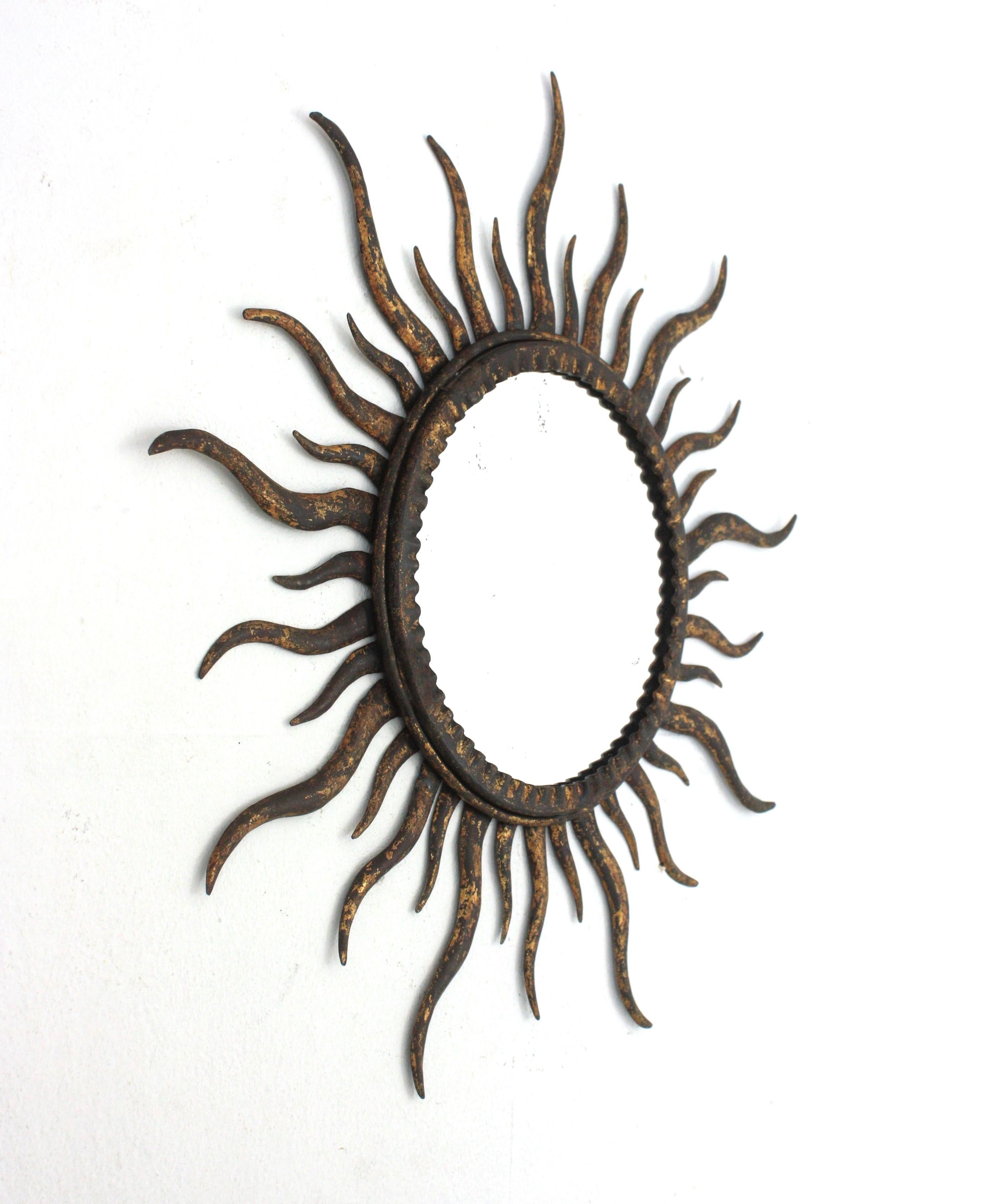 Sunburst Mirror in the Style of Gilbert Poillerat, Gilt Metal In Good Condition For Sale In Barcelona, ES