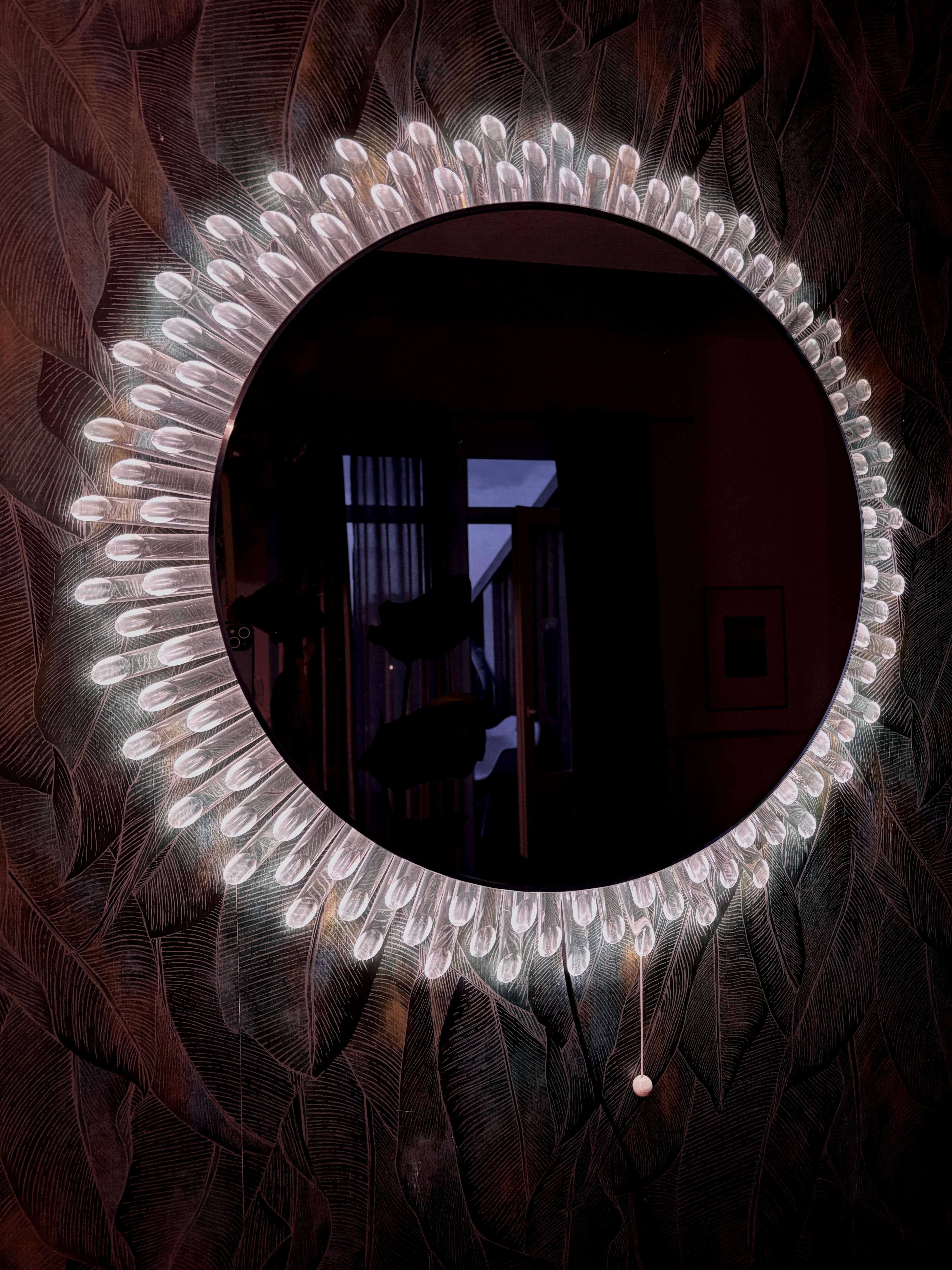 Sunburst mirror with backlight, 1970s In Good Condition For Sale In Hannover, DE