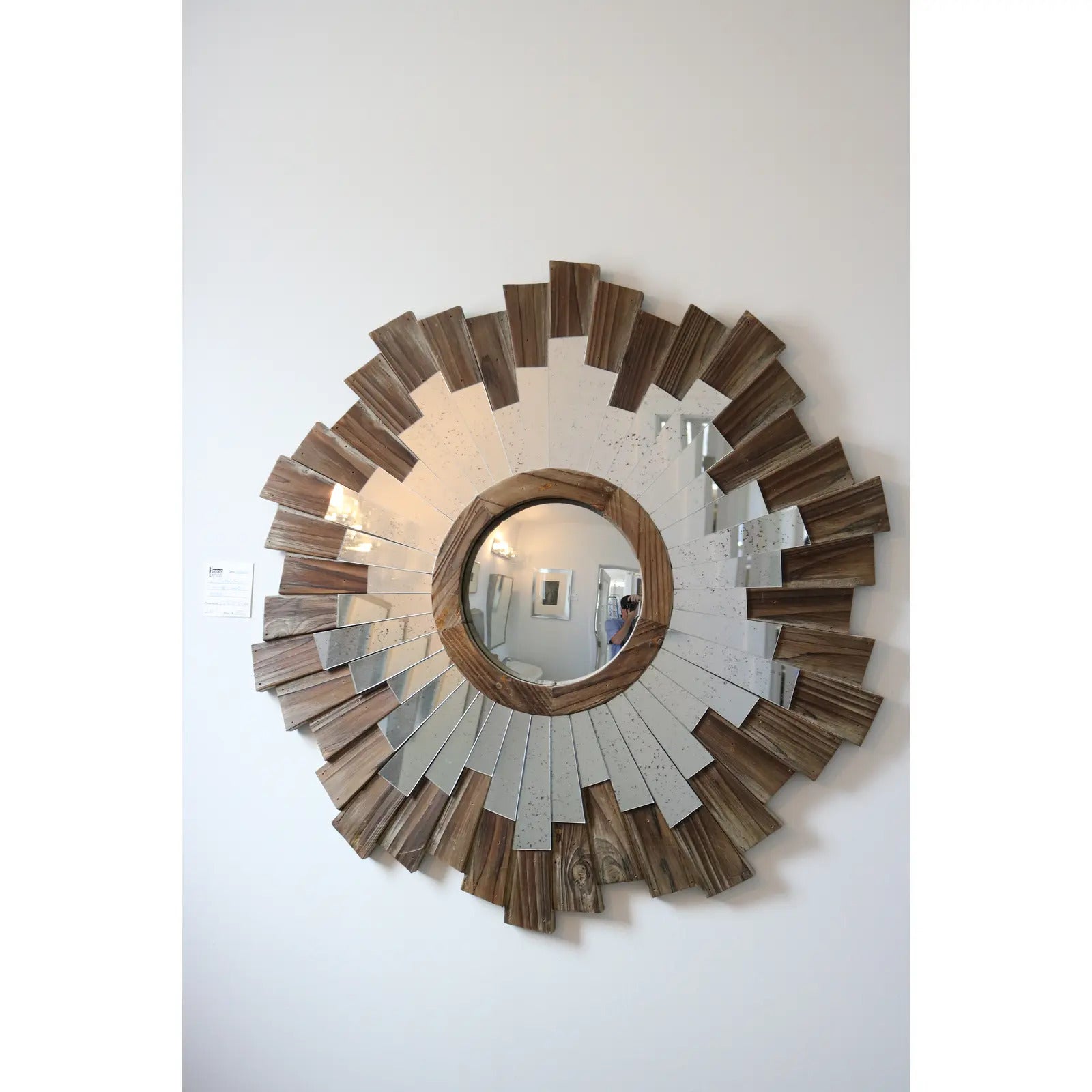 This stylish and chic midcentury inspired sunburst mirror is the perfect piece for a relaxed and natural element in your home.