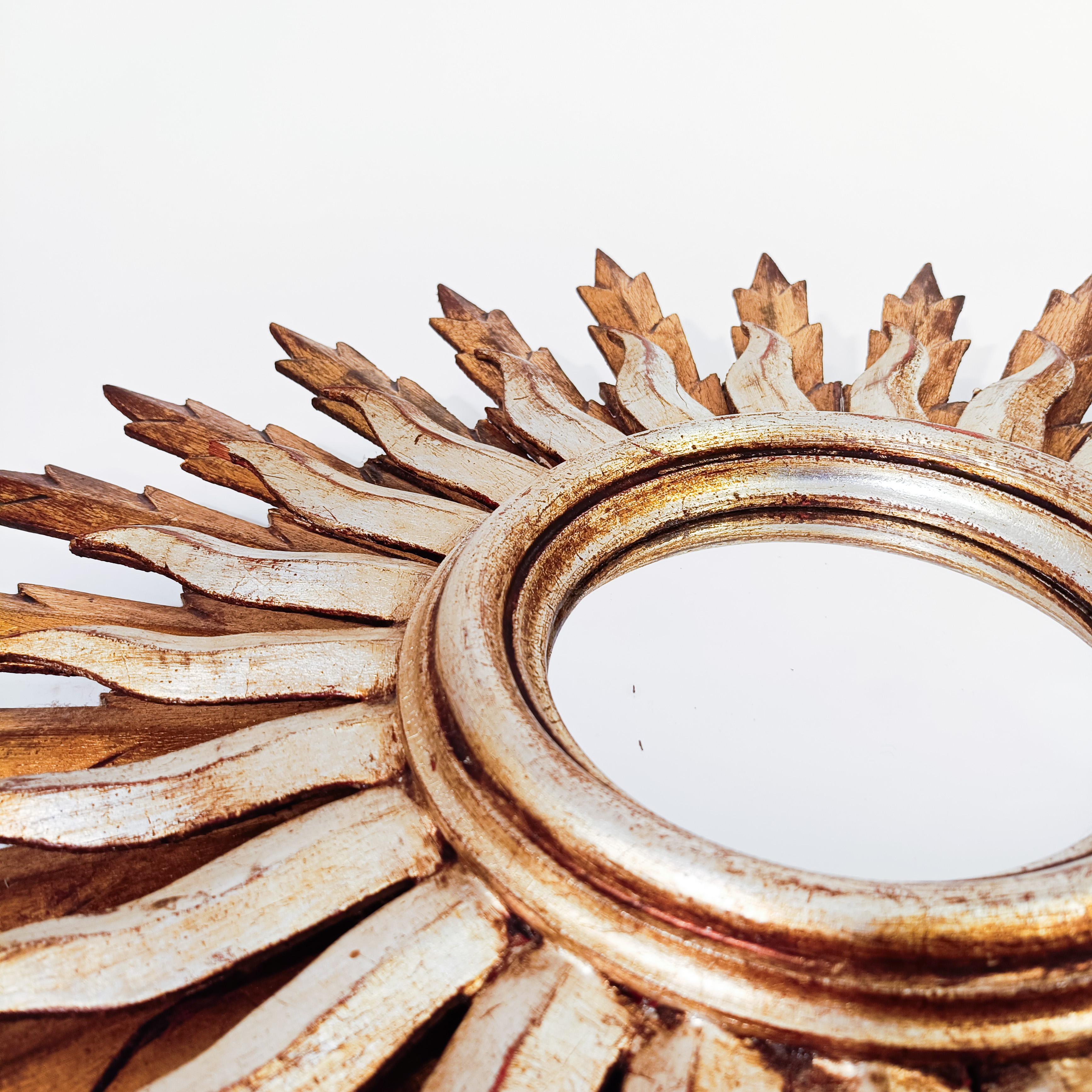 Sunburst mirror with gold and silver leaf, France, 1950s In Good Condition For Sale In SANT ADRIÀ DE BESÒS, ES