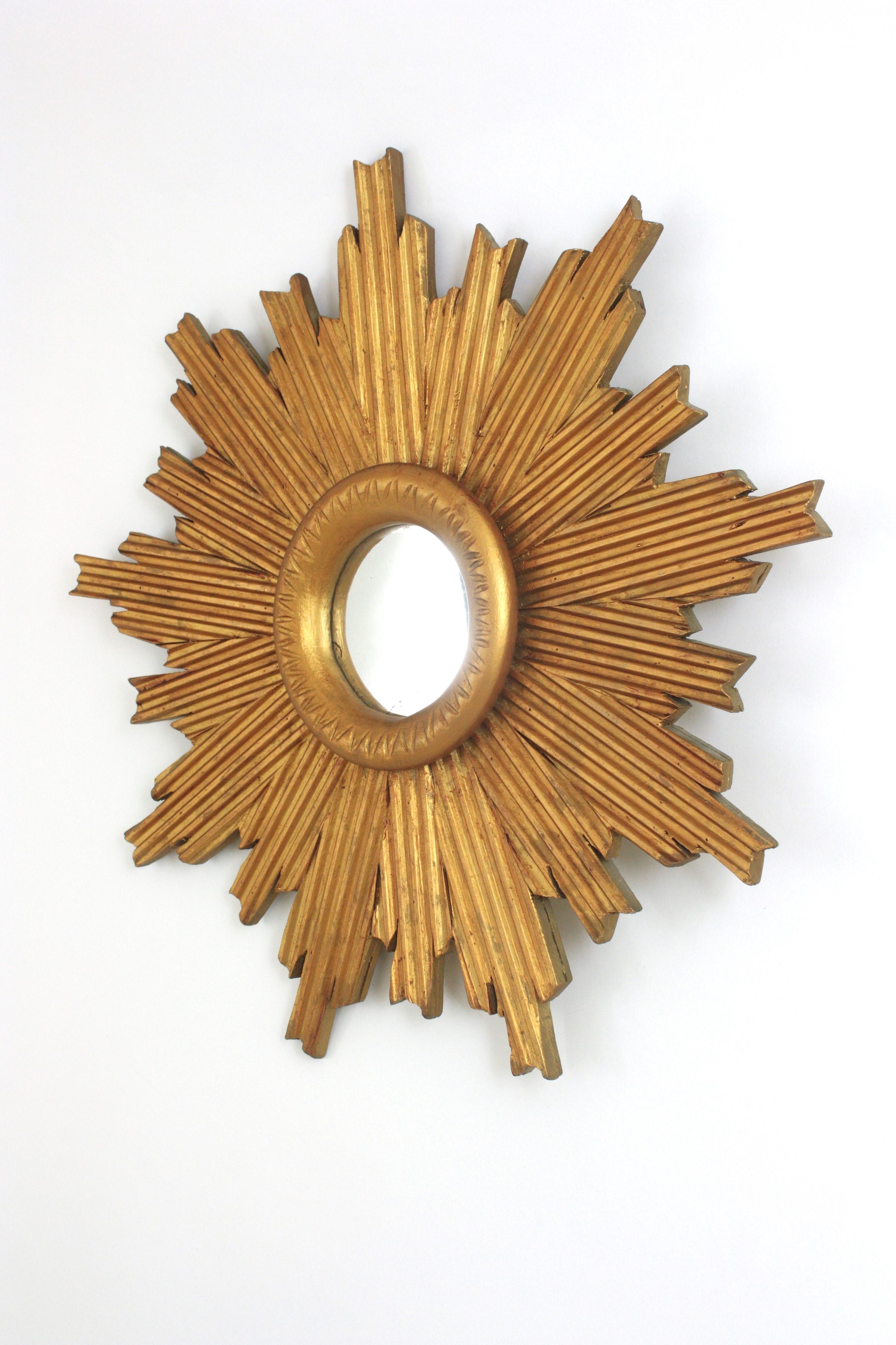 Sunburst Mirror with Striped Frame in Giltwood For Sale 6