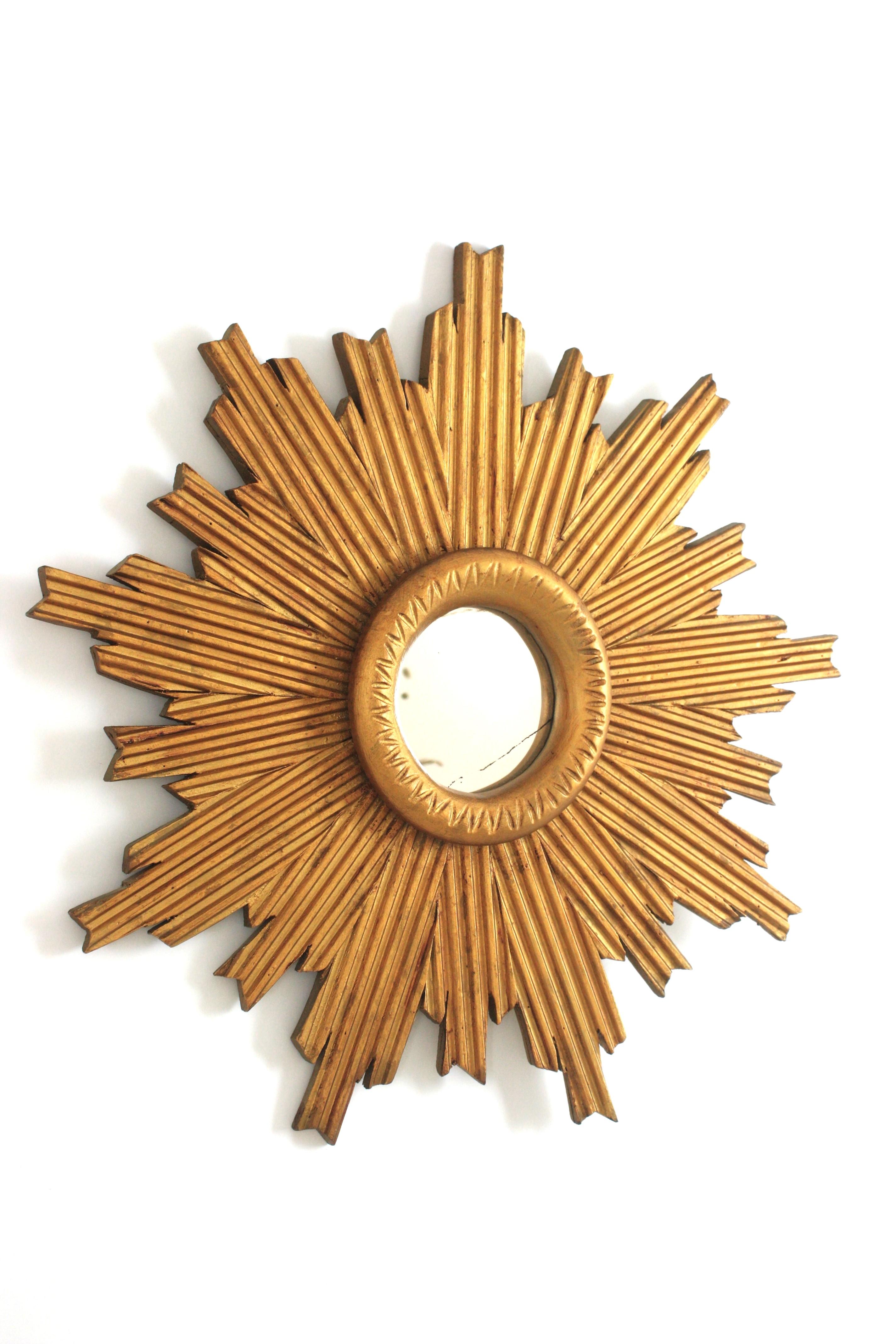 Carved Sunburst Mirror with Striped Frame in Giltwood For Sale