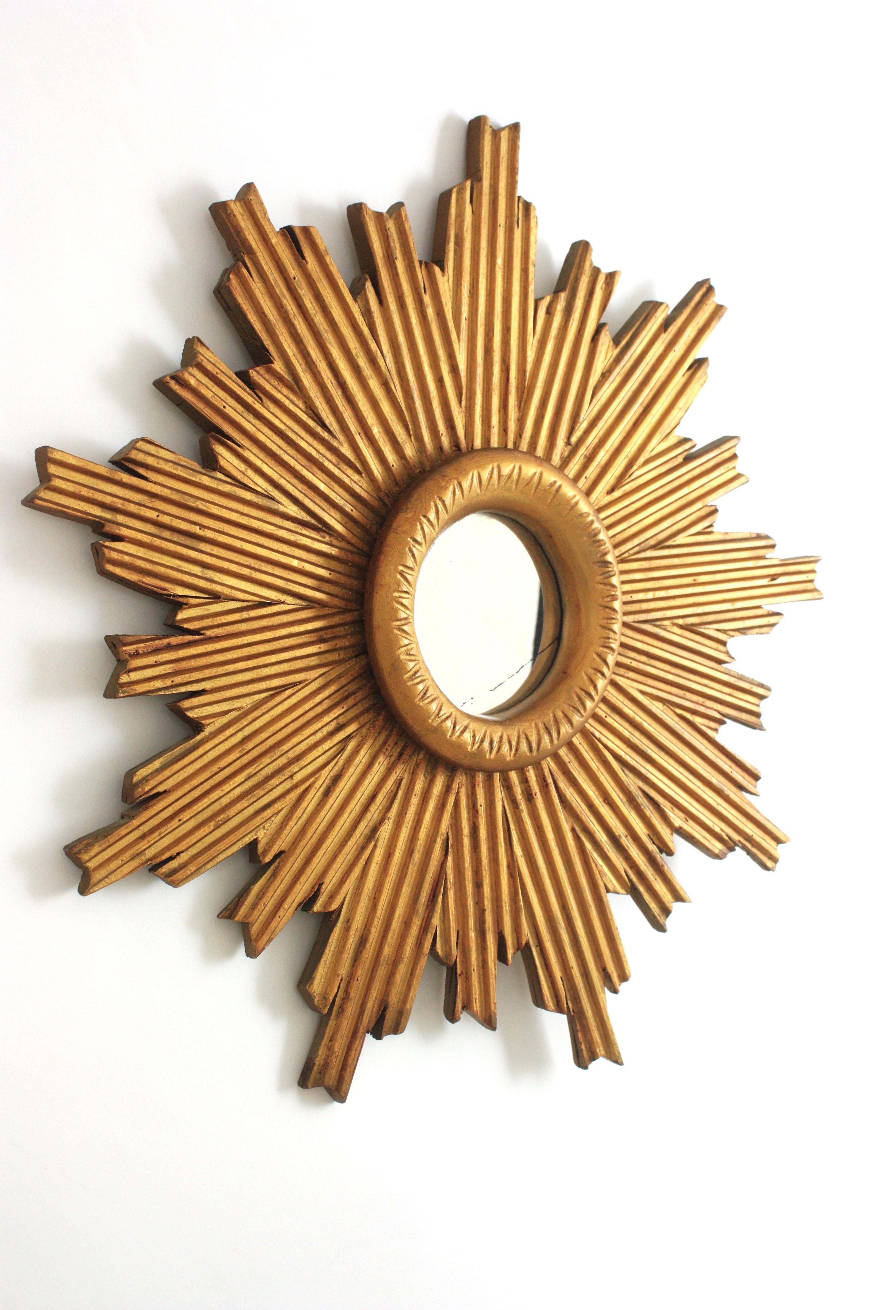 20th Century Sunburst Mirror with Striped Frame in Giltwood For Sale