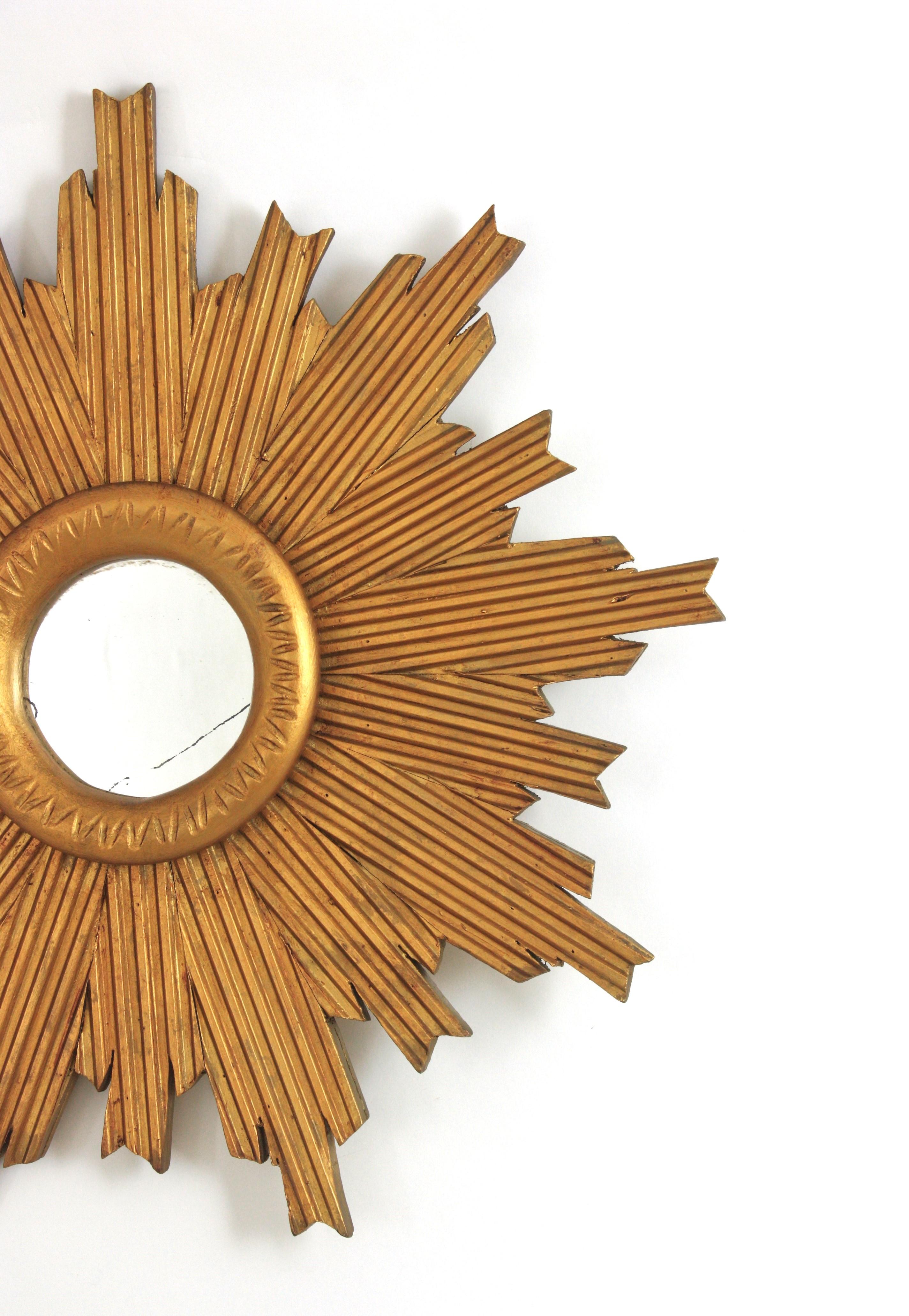 Sunburst Mirror with Striped Frame in Giltwood For Sale 2