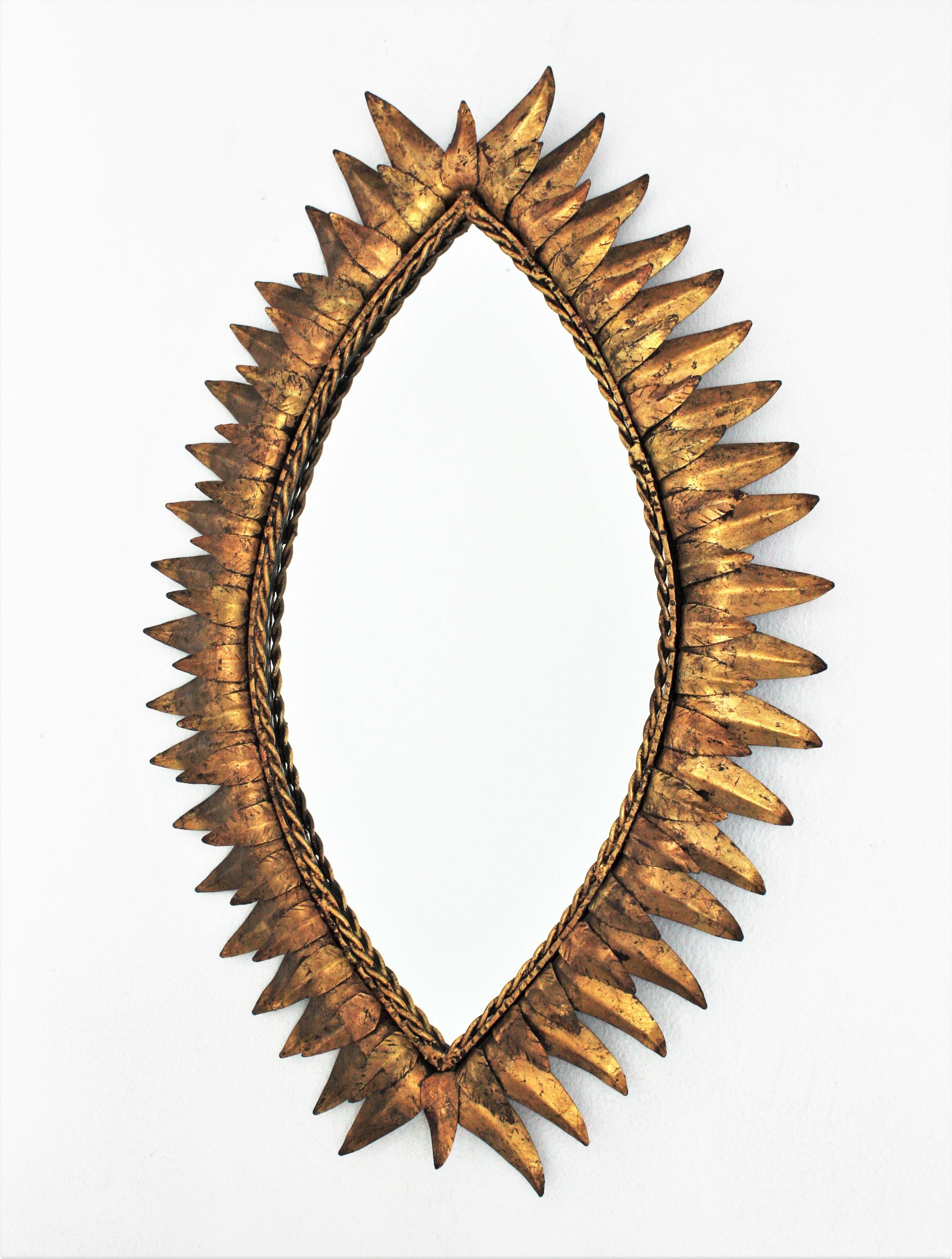 Ovaler Spiegel in Augenform mit Sonnenschliff aus vergoldetem Eisen im Angebot 3