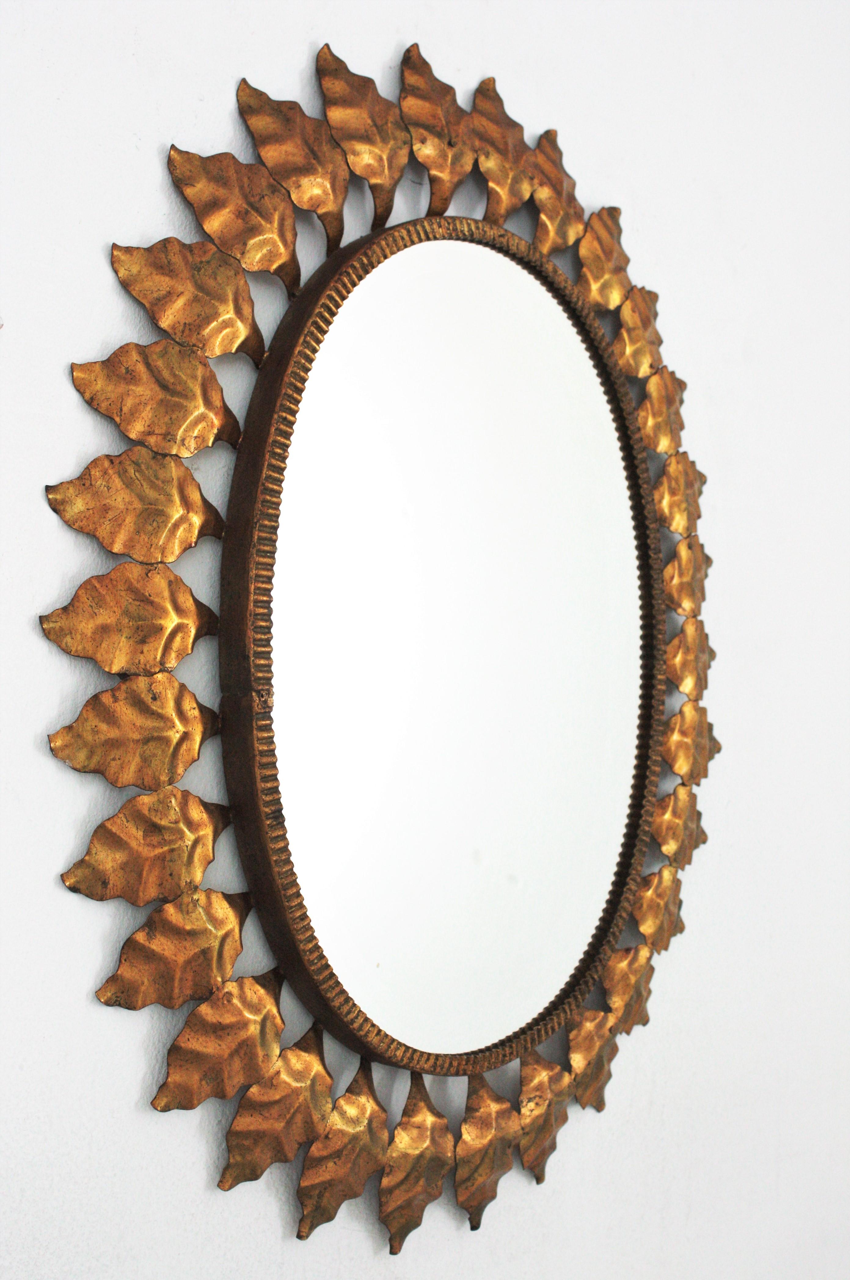 Sunburst Oval Mirror in Gilt Iron In Good Condition In Barcelona, ES