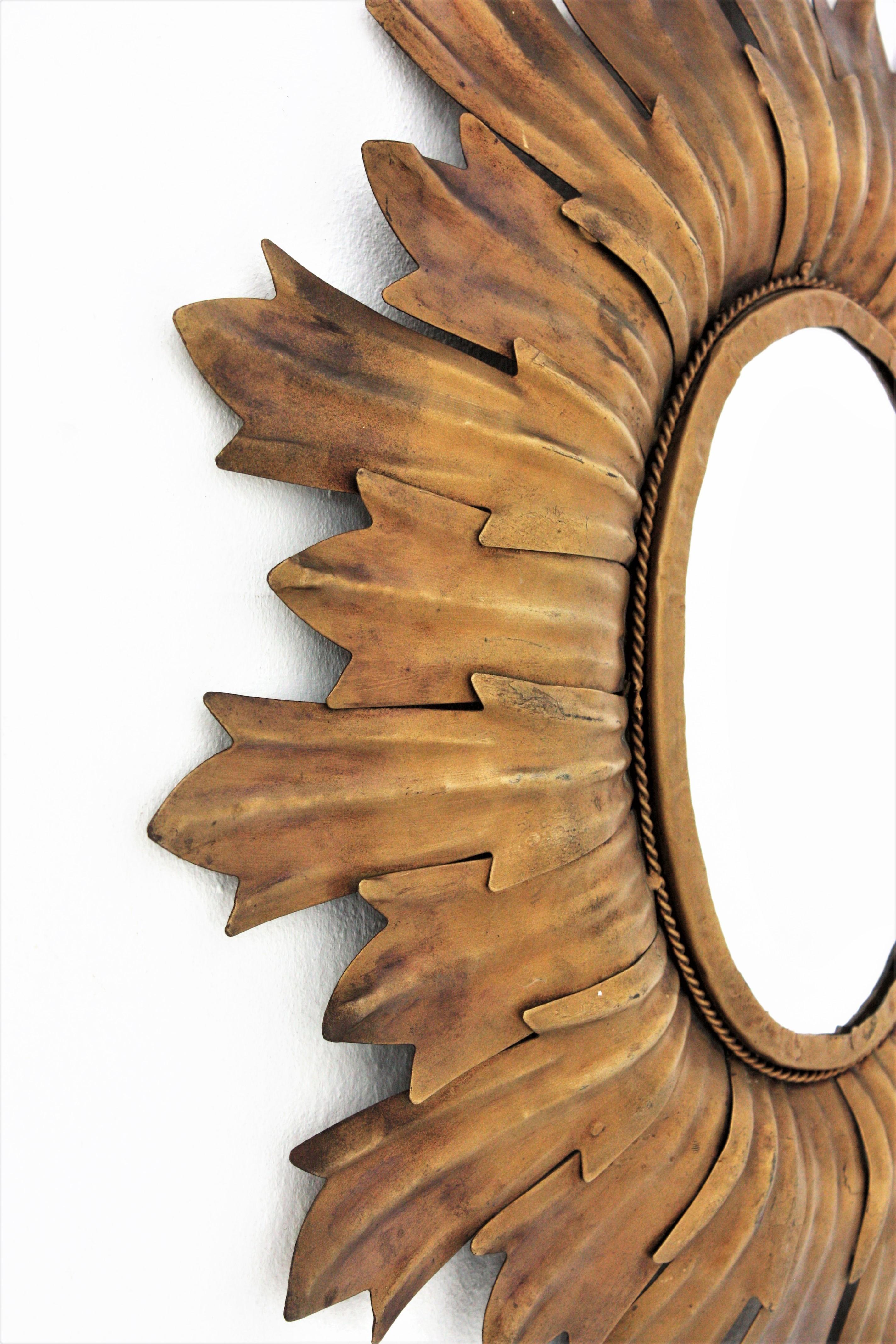 Sunburst Oval Mirror in Gilt Metal with Leafed Frame, France, 1960s In Good Condition For Sale In Barcelona, ES