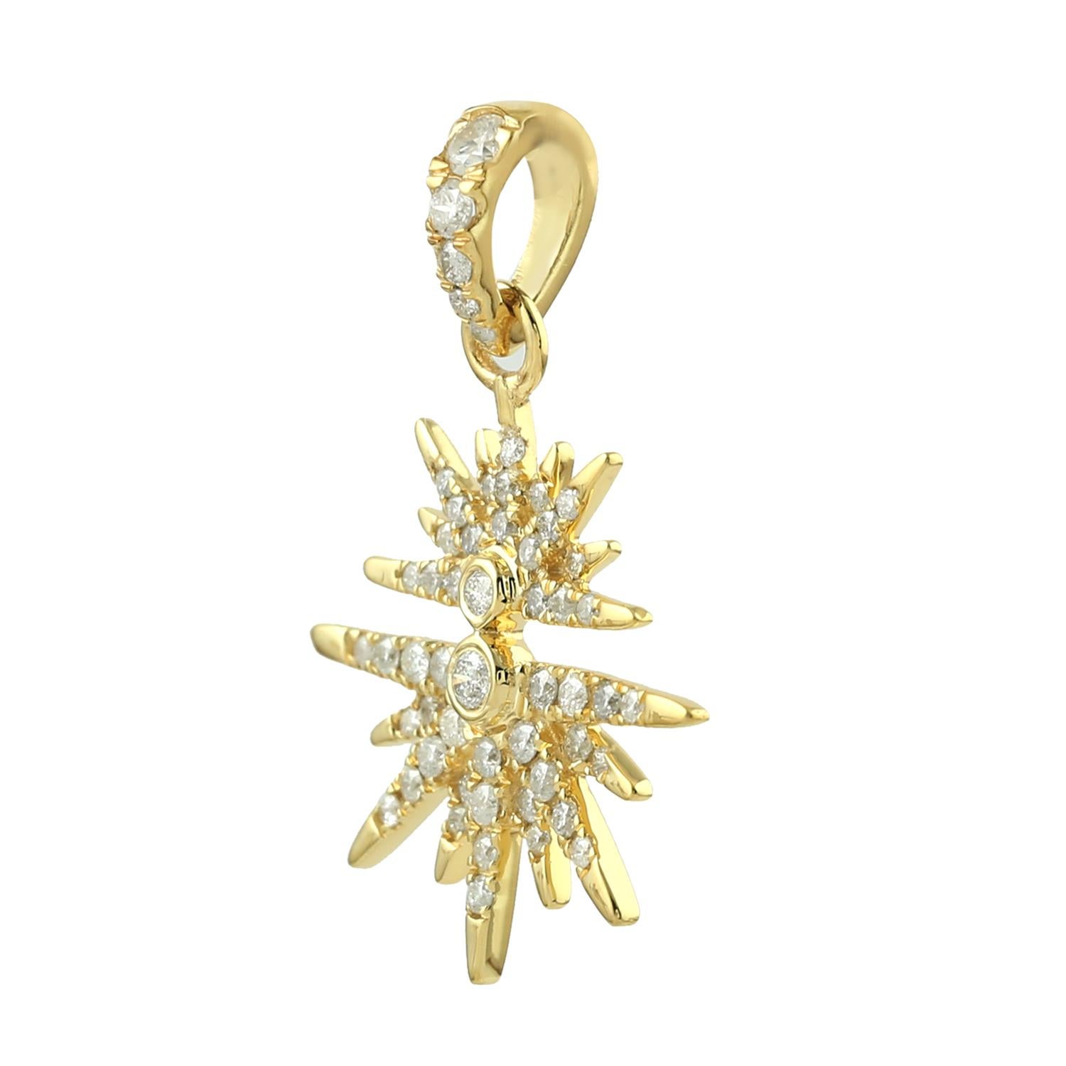 Taglio misto Ciondolo Charm Sunburst con pavé di diamanti in oro giallo 14 carati in vendita