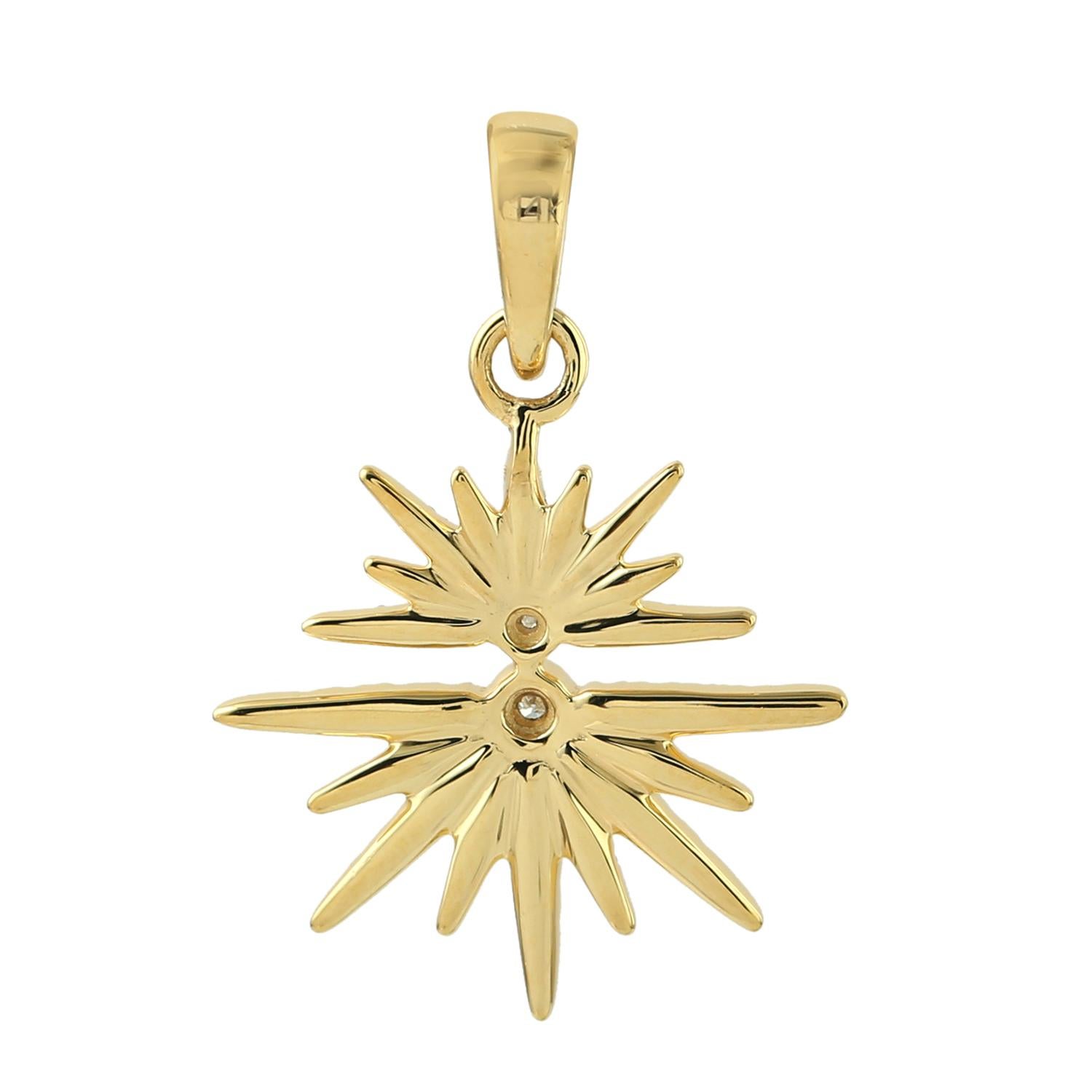 Ciondolo Charm Sunburst con pavé di diamanti in oro giallo 14 carati In condizioni Nuovo in vendita a New York, NY