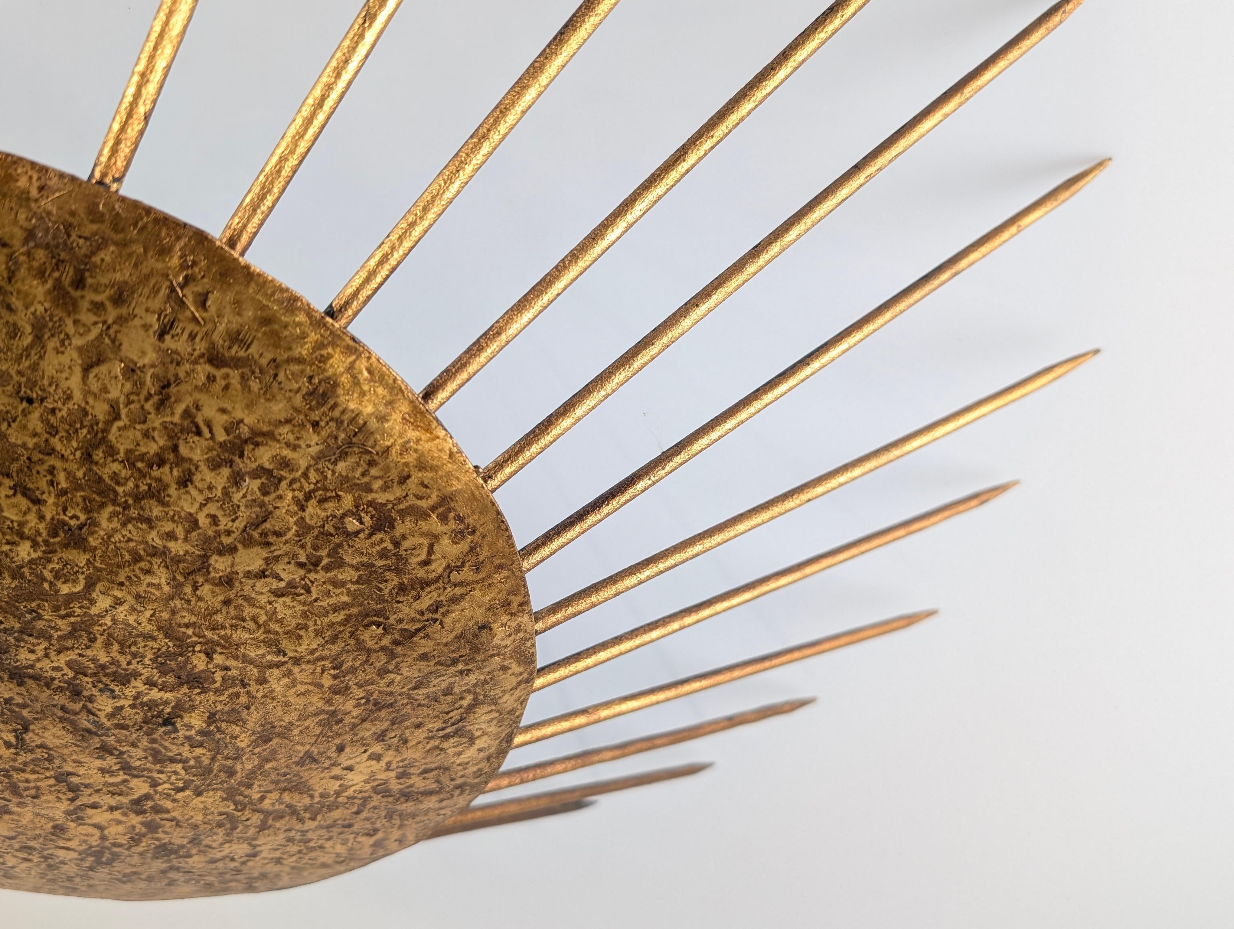 Sunburst Pendant Lamp Hammered Gilt, Neoclassical Style, 1970s In Good Condition For Sale In Benalmadena, ES