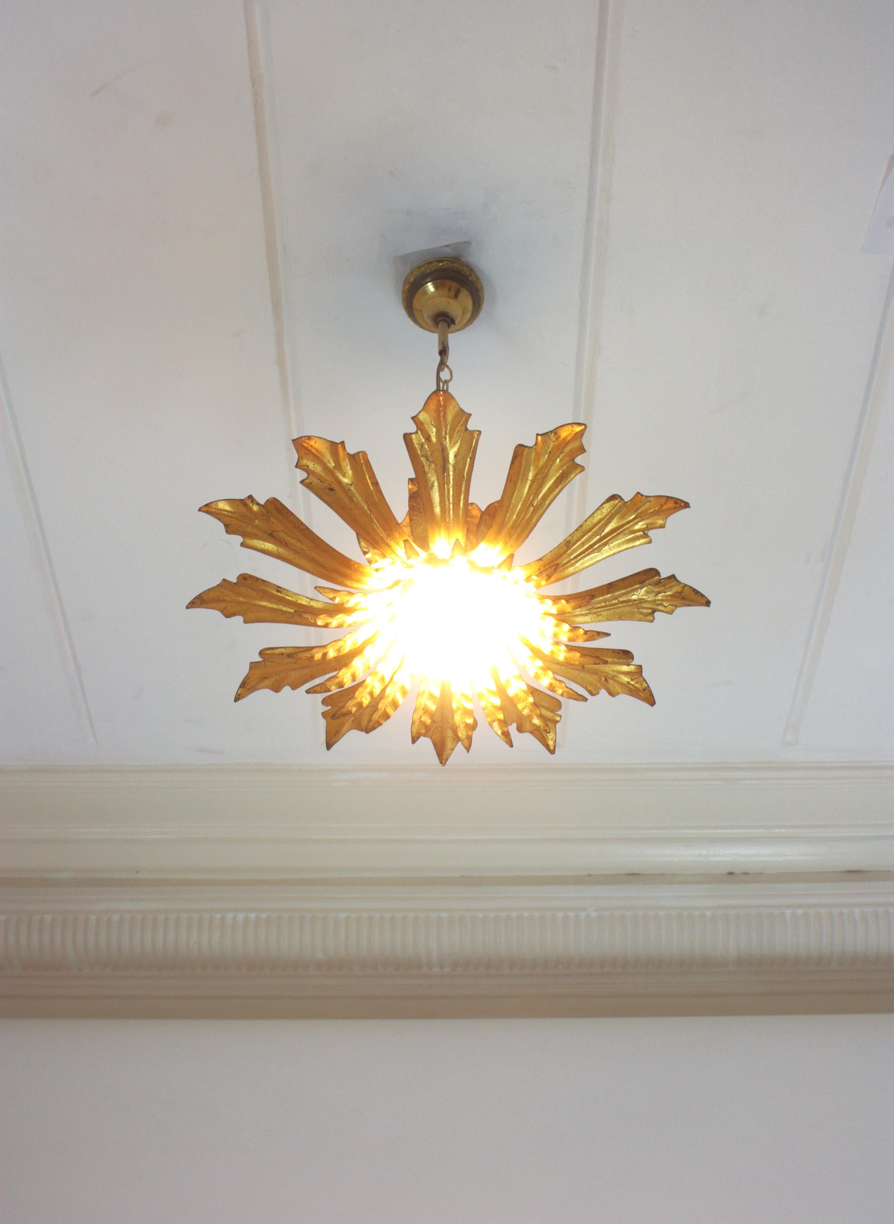 Lampada a sospensione o plafoniera a incasso in metallo dorato, anni '40 In condizioni buone in vendita a Barcelona, ES