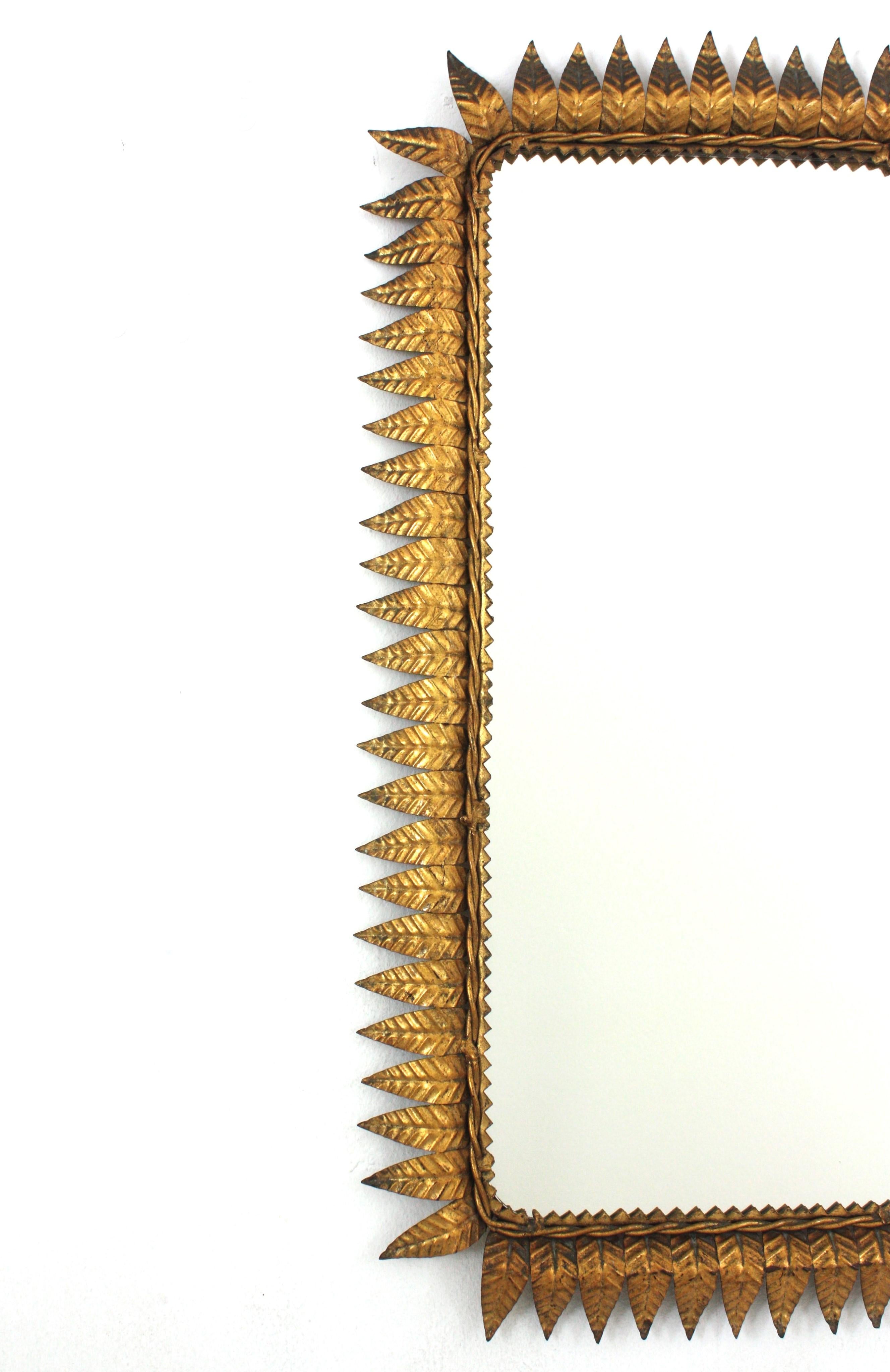 Sunburst Rectangular Mirror in Gilt Iron, Hollywood Regency In Good Condition For Sale In Barcelona, ES