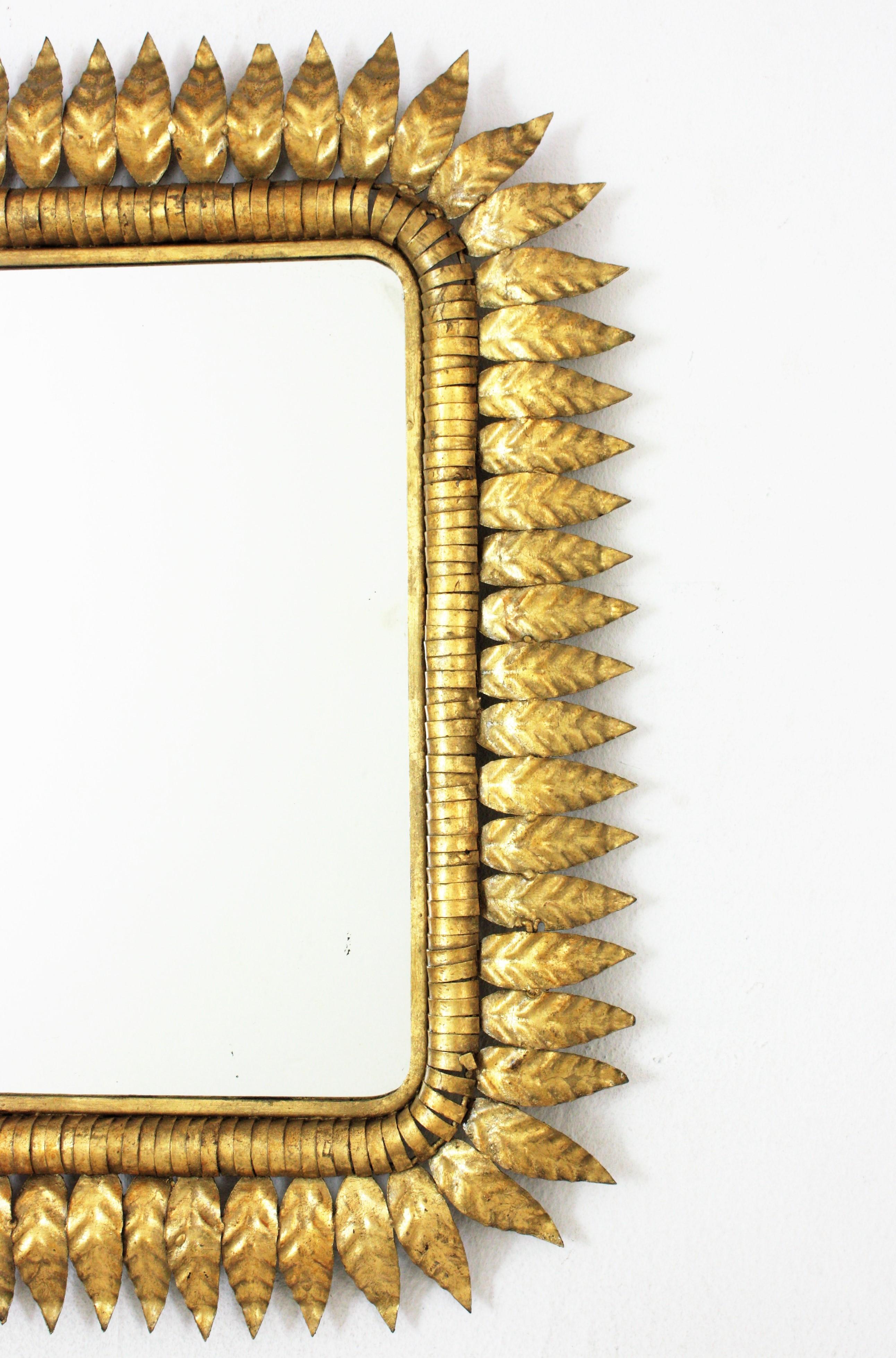 Sunburst Rectangular Mirror in Gilt Iron, Hollywood Regency  In Good Condition For Sale In Barcelona, ES