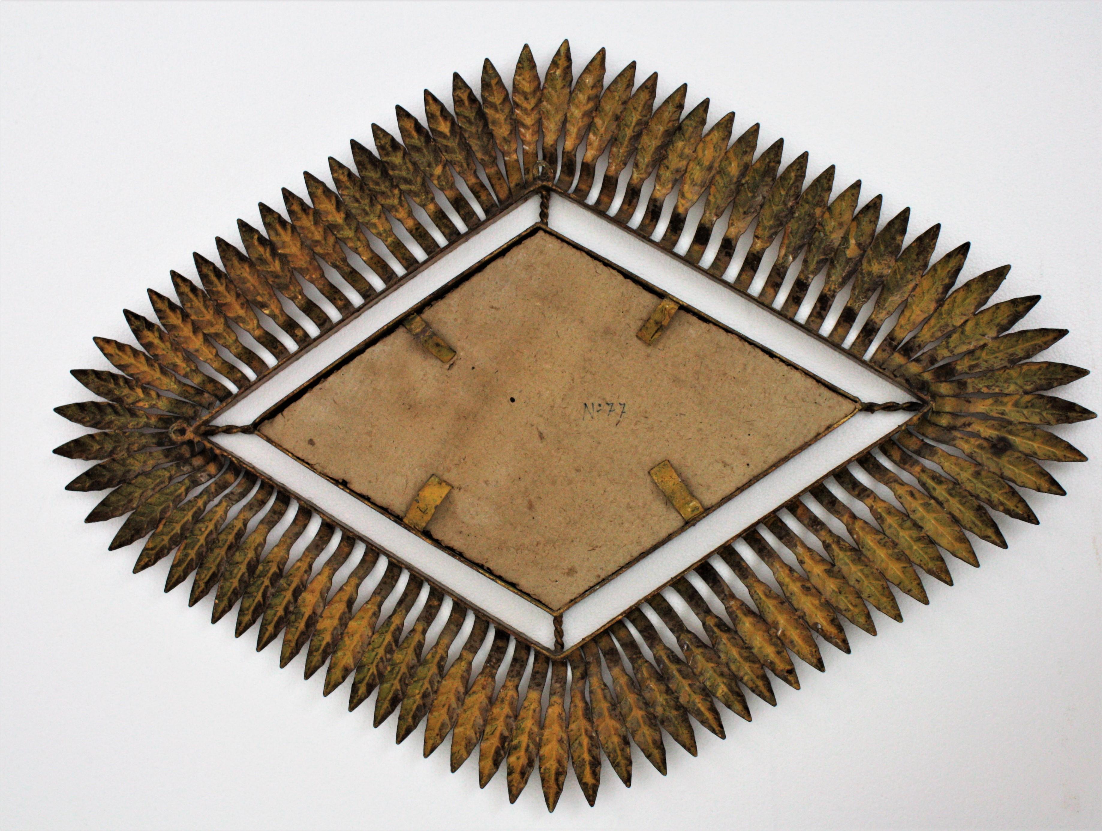 Miroir Sunburst / Rhombus en métal doré en vente 3