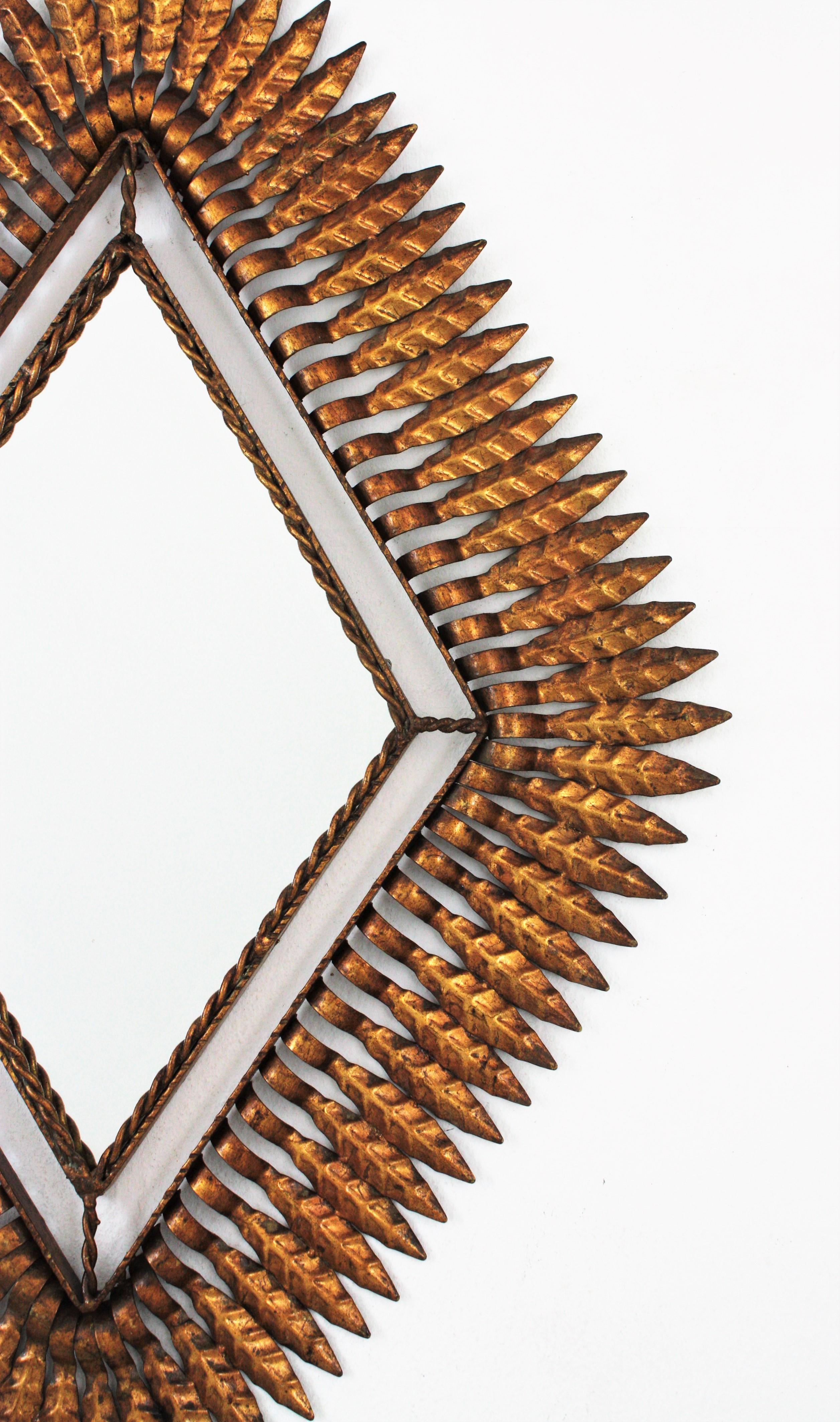 Miroir Sunburst / Rhombus en métal doré en vente 1