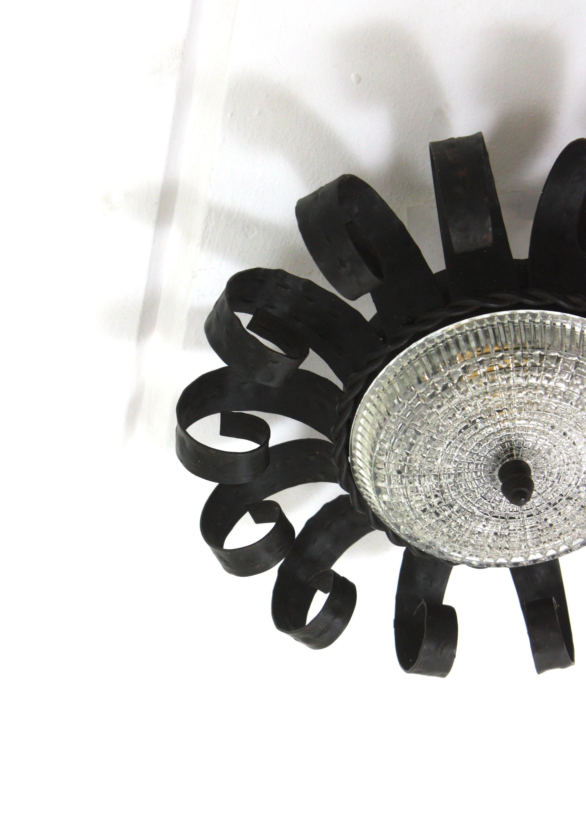 Sunburst Scrollwork Crown of Light Fixture, fer forgé et verre en vente 7