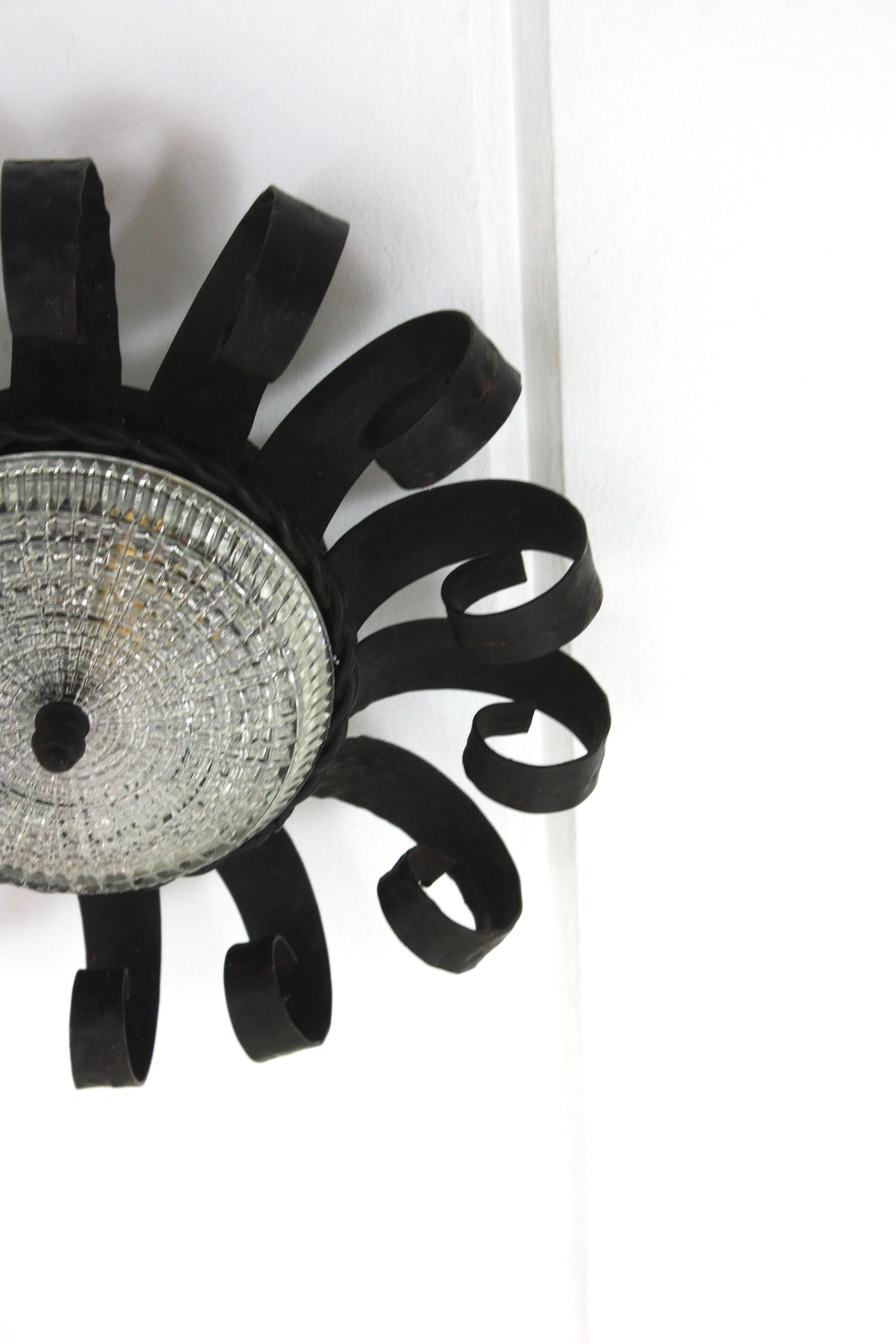 Sunburst Scrollwork Crown of Light Fixture, fer forgé et verre en vente 8
