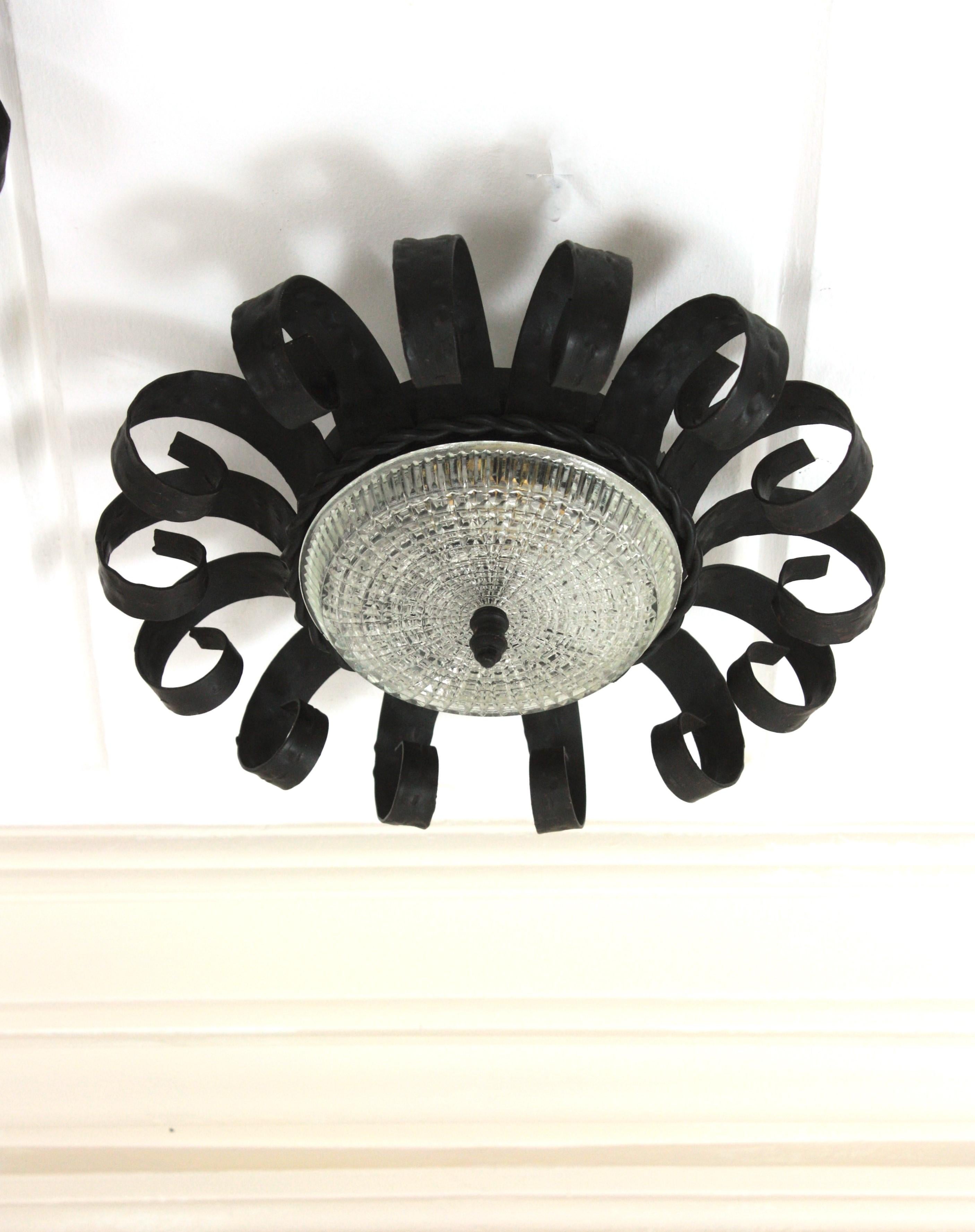 Sunburst Scrollwork Crown Flush Mount Light Fixtures, fer forgé et verre, Pair en vente 7