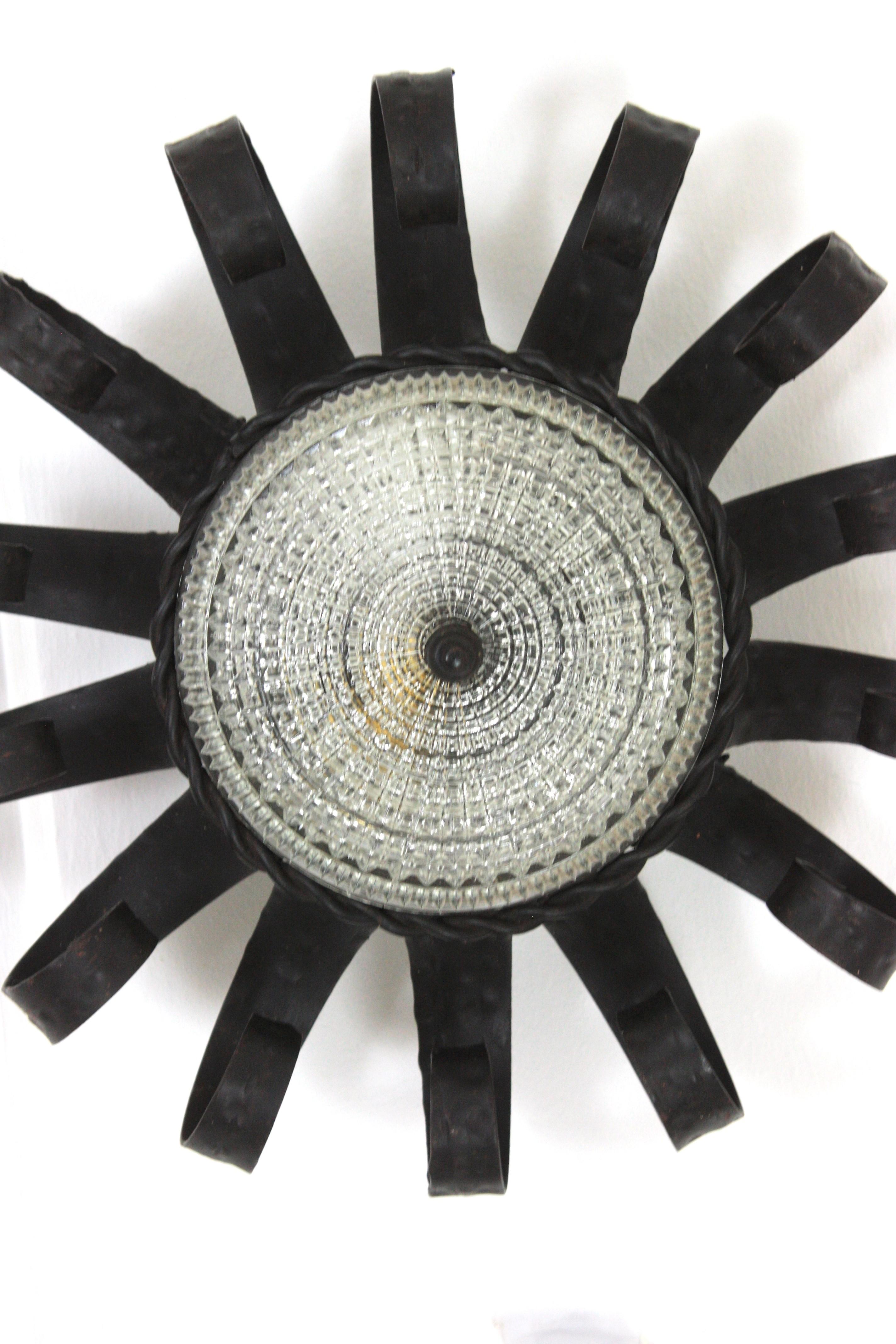 Sunburst Scrollwork Crown Flush Mount Light Fixtures, fer forgé et verre, Pair en vente 9