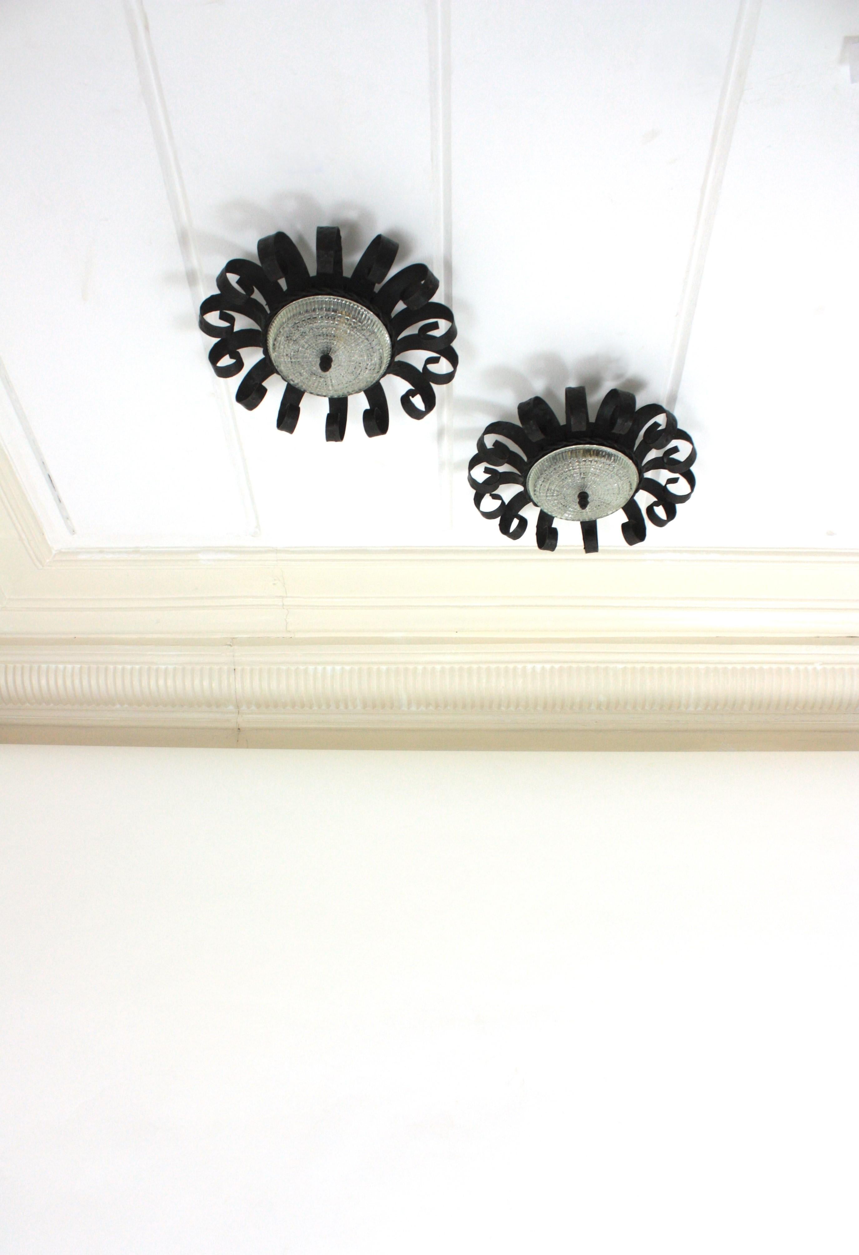 Sunburst Scrollwork Crown Flush Mount Light Fixtures, fer forgé et verre, Pair Bon état - En vente à Barcelona, ES
