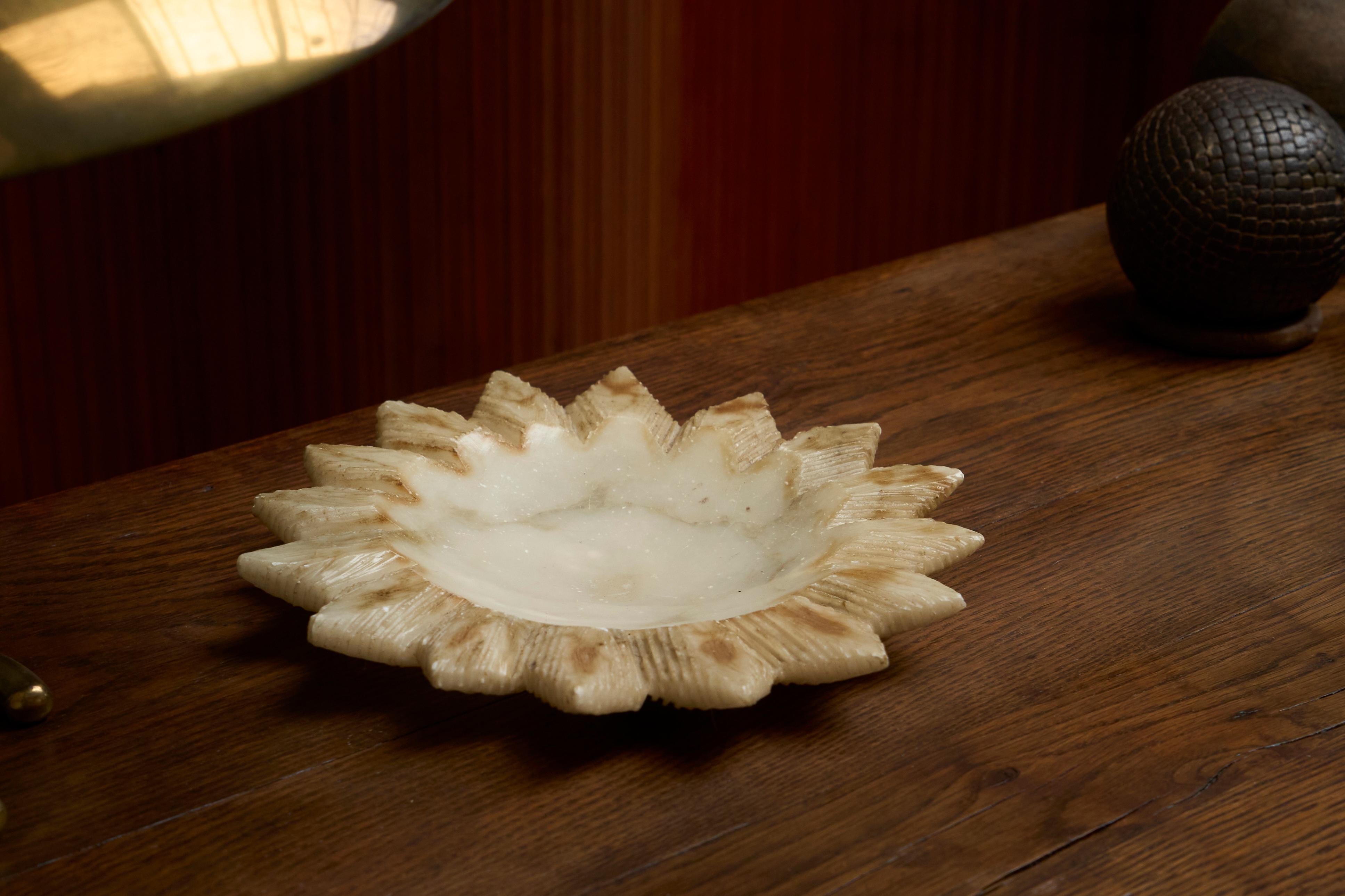 Sunburst Vide Poche or Bowl in Hand Carved Alabaster Italy 1960s

A beautiful hand carved bowl or vide poche with a distinct sunburst shape. Italy, mid 20th century. 

Wonderful design and a highly desirable piece. Great on your desk, coffee table