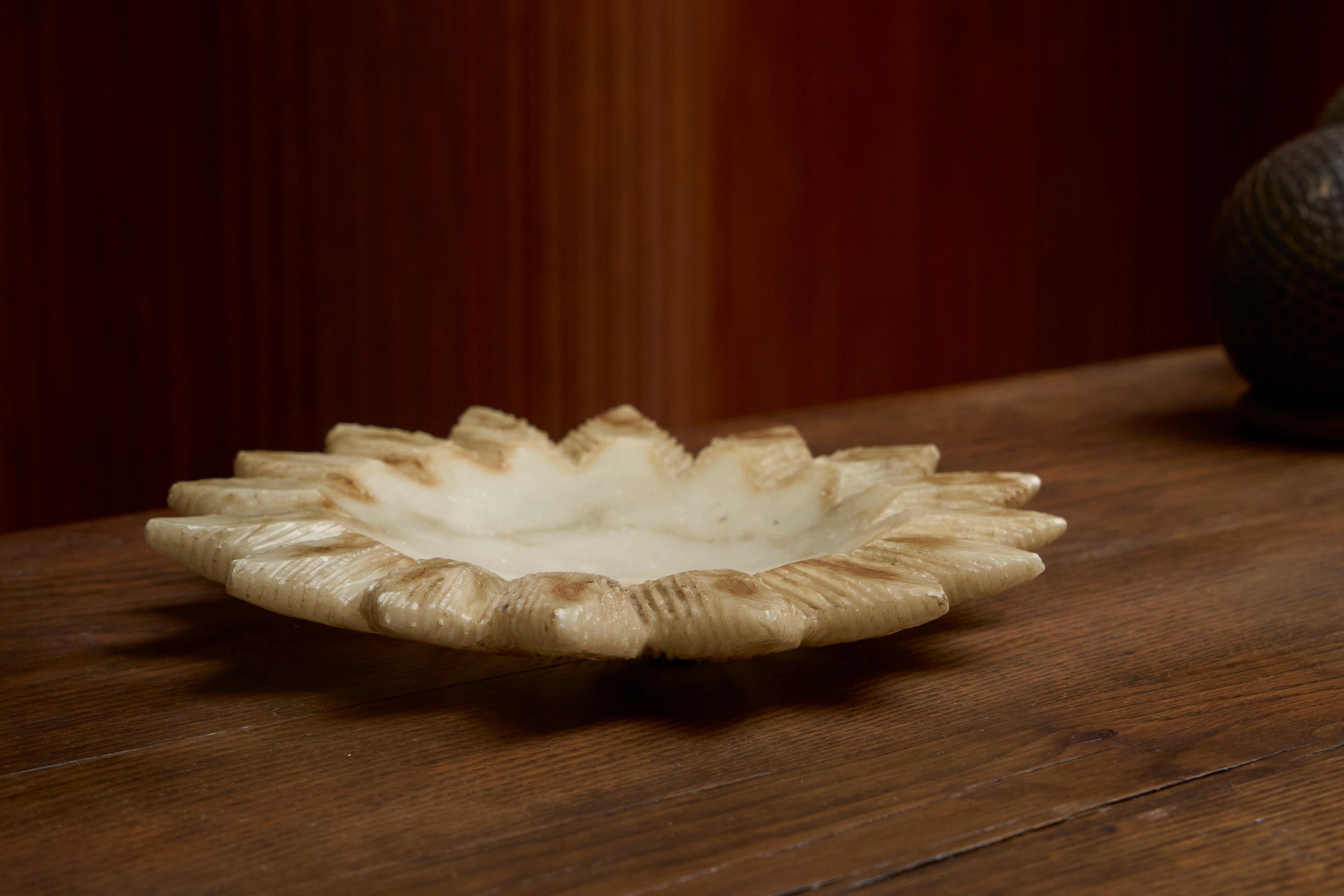 Hand-Crafted Sunburst Shape Vide Poche or Bowl in Hand Carved Alabaster Italy 1960s For Sale
