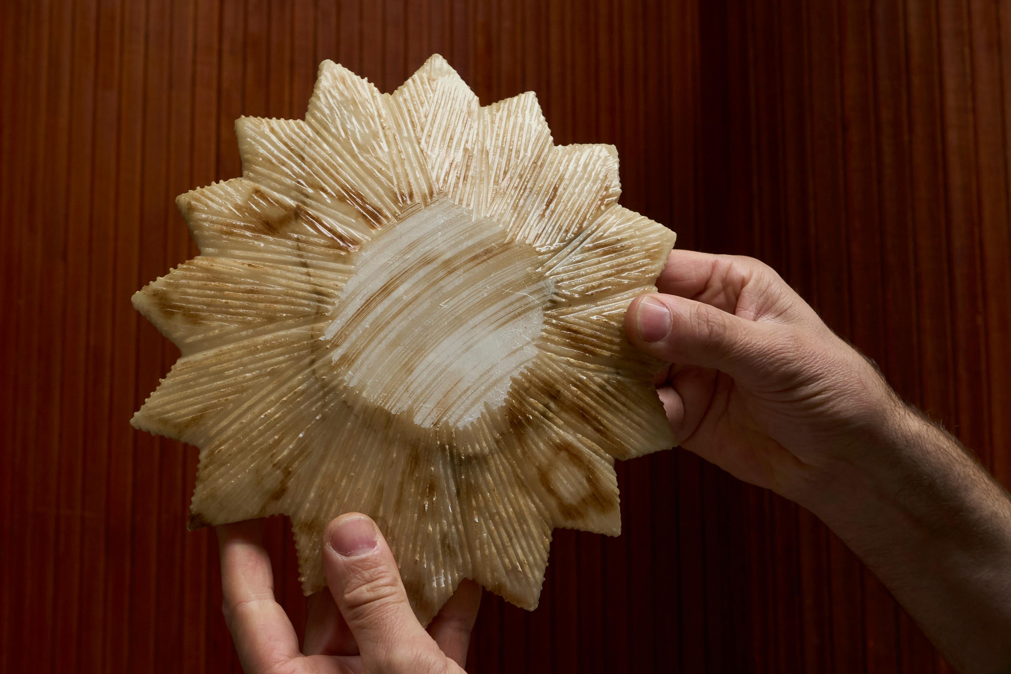 20th Century Sunburst Shape Vide Poche or Bowl in Hand Carved Alabaster Italy 1960s For Sale