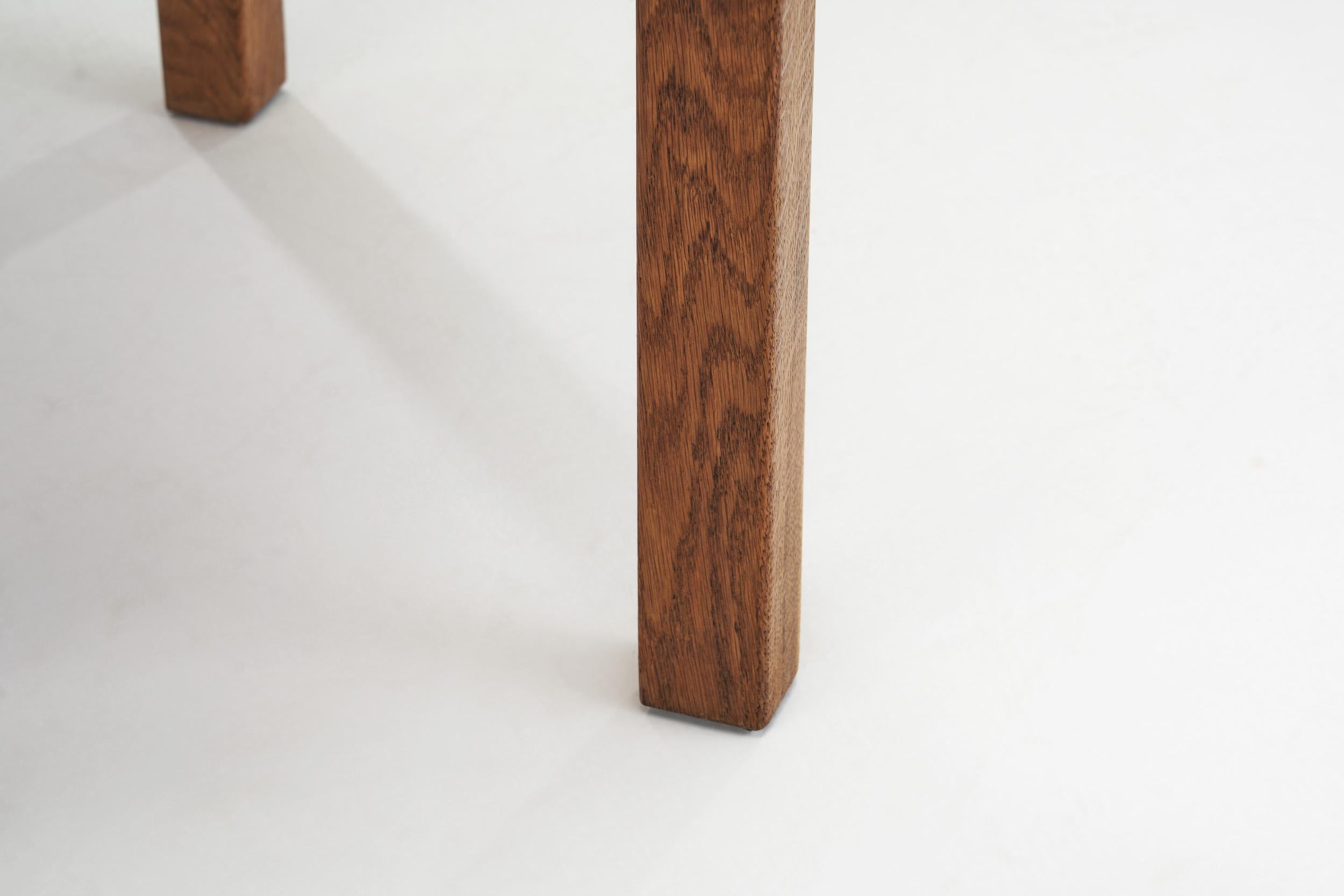 Table basse en chêne massif, Europe, vers 1950 en vente 10