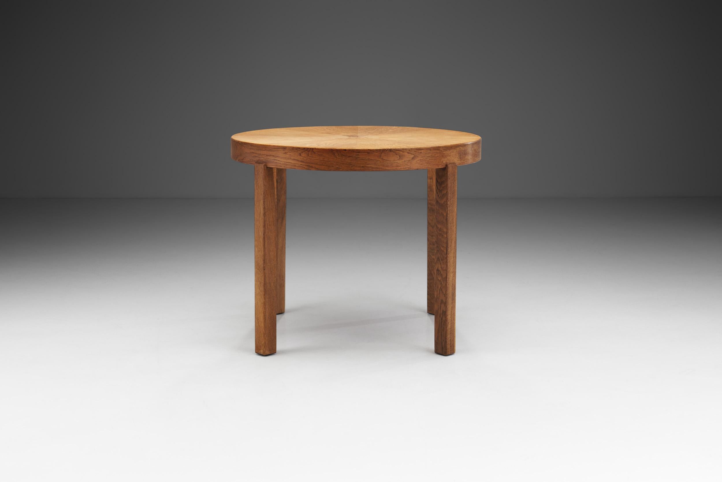 Mid-Century Modern Table basse en chêne massif, Europe, vers 1950 en vente