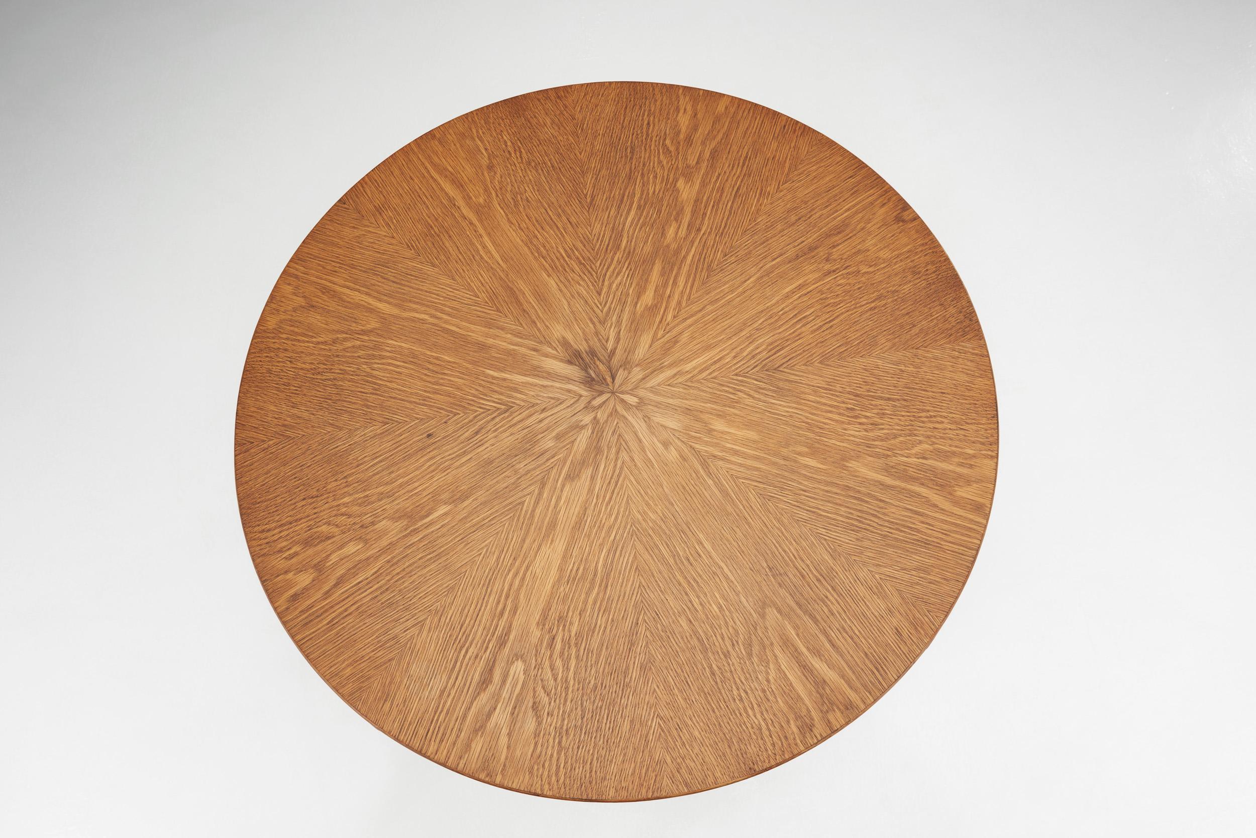 Chêne Table basse en chêne massif, Europe, vers 1950 en vente