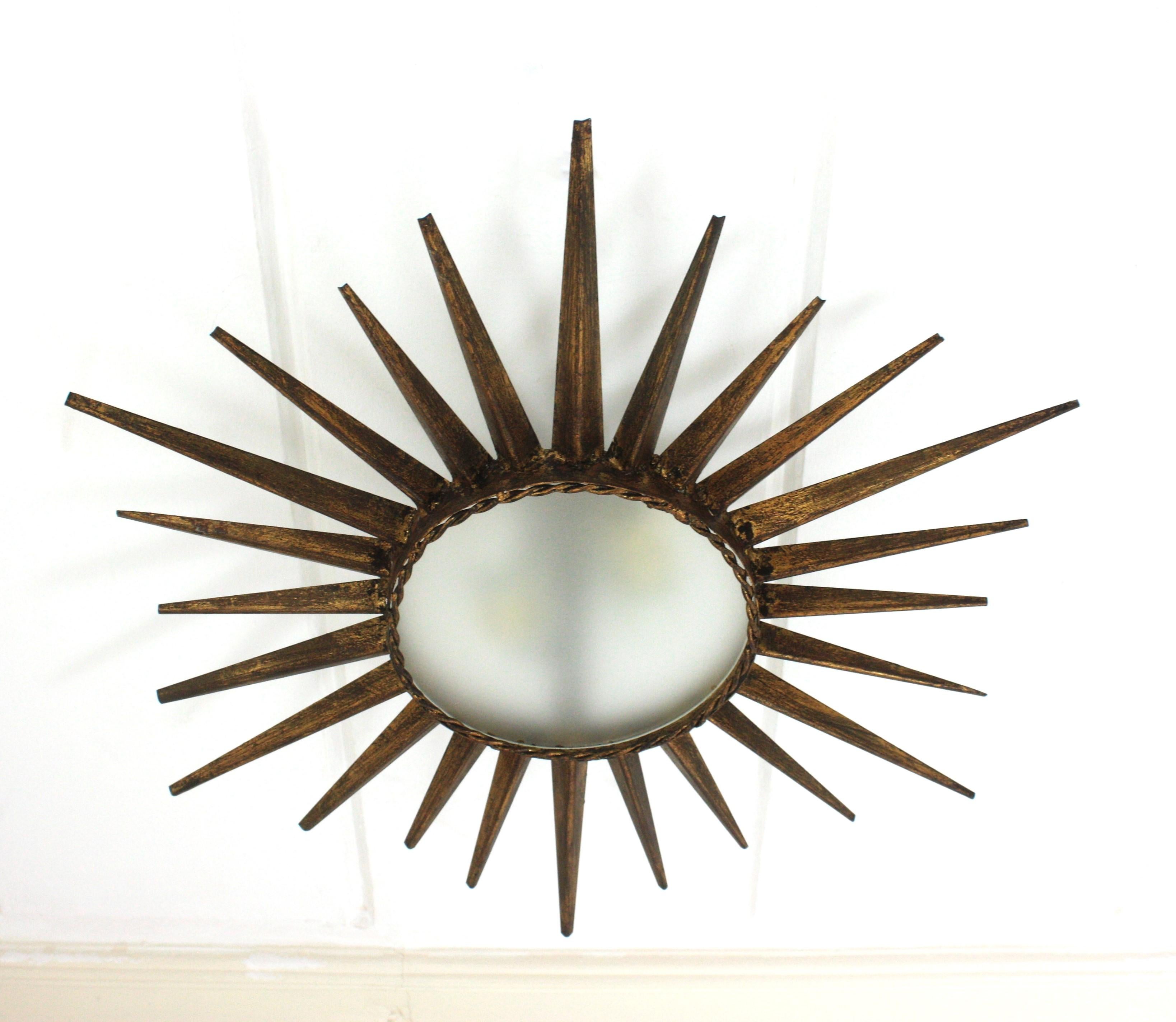 Sunburst Starburst Flush Mount Light Fixture in Gilt Iron (luminaire encastré en fer doré) en vente 5