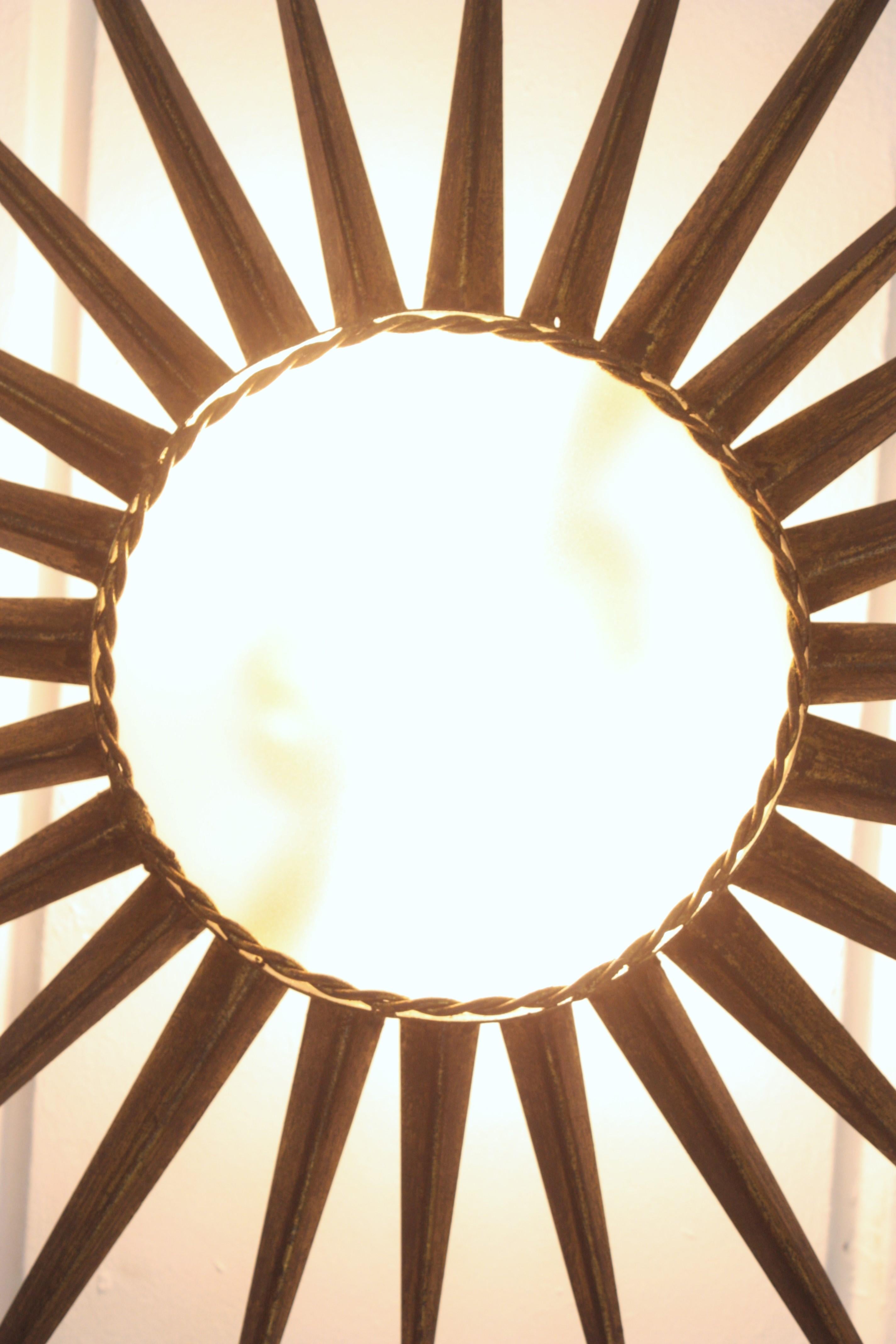 Sunburst Starburst Flush Mount Light Fixture in Gilt Iron (luminaire encastré en fer doré) en vente 7