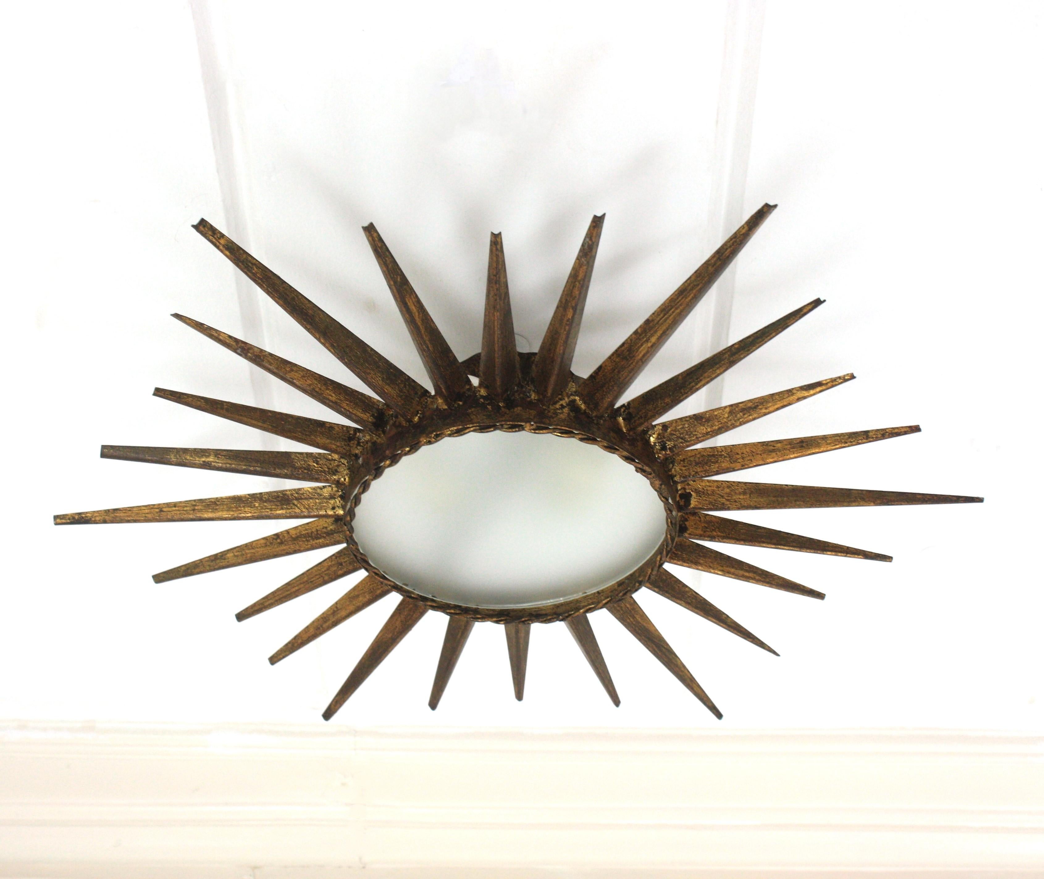 Sunburst Starburst Flush Mount Light Fixture in Gilt Iron (luminaire encastré en fer doré) en vente 10