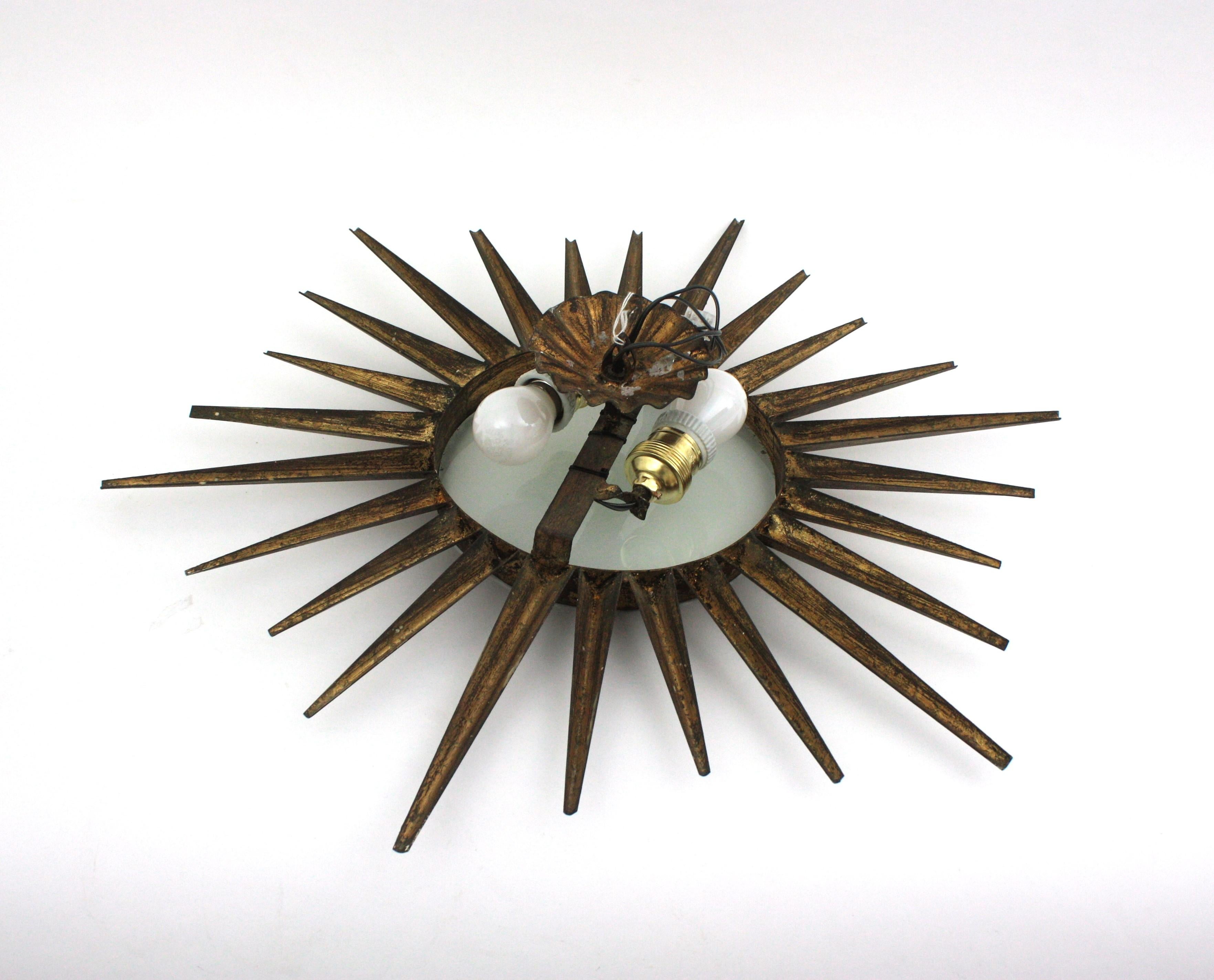 Sunburst Starburst Flush Mount Light Fixture in Gilt Iron (luminaire encastré en fer doré) en vente 12