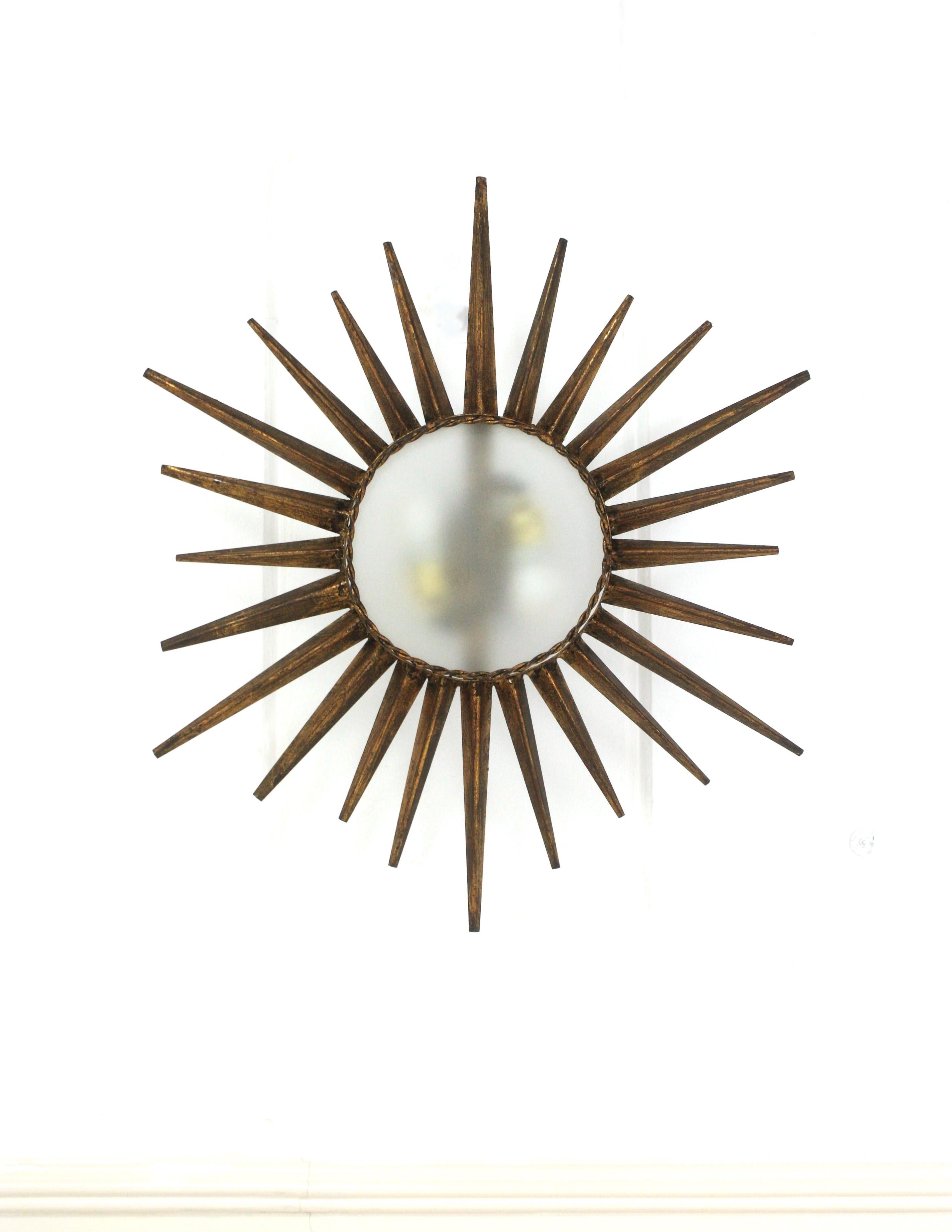 Sunburst Starburst Flush Mount Light Fixture in Gilt Iron (luminaire encastré en fer doré) en vente 1