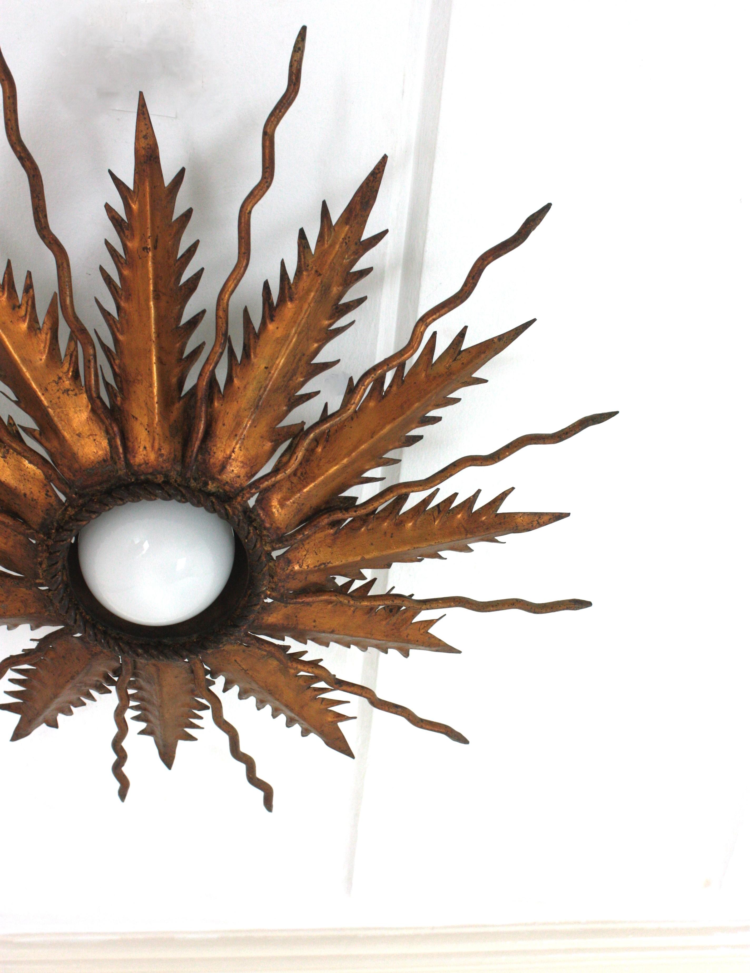 Sunburst Starburst Light Fixure in Bronze Gilt Wrought Iron, 1950 In Good Condition For Sale In Barcelona, ES