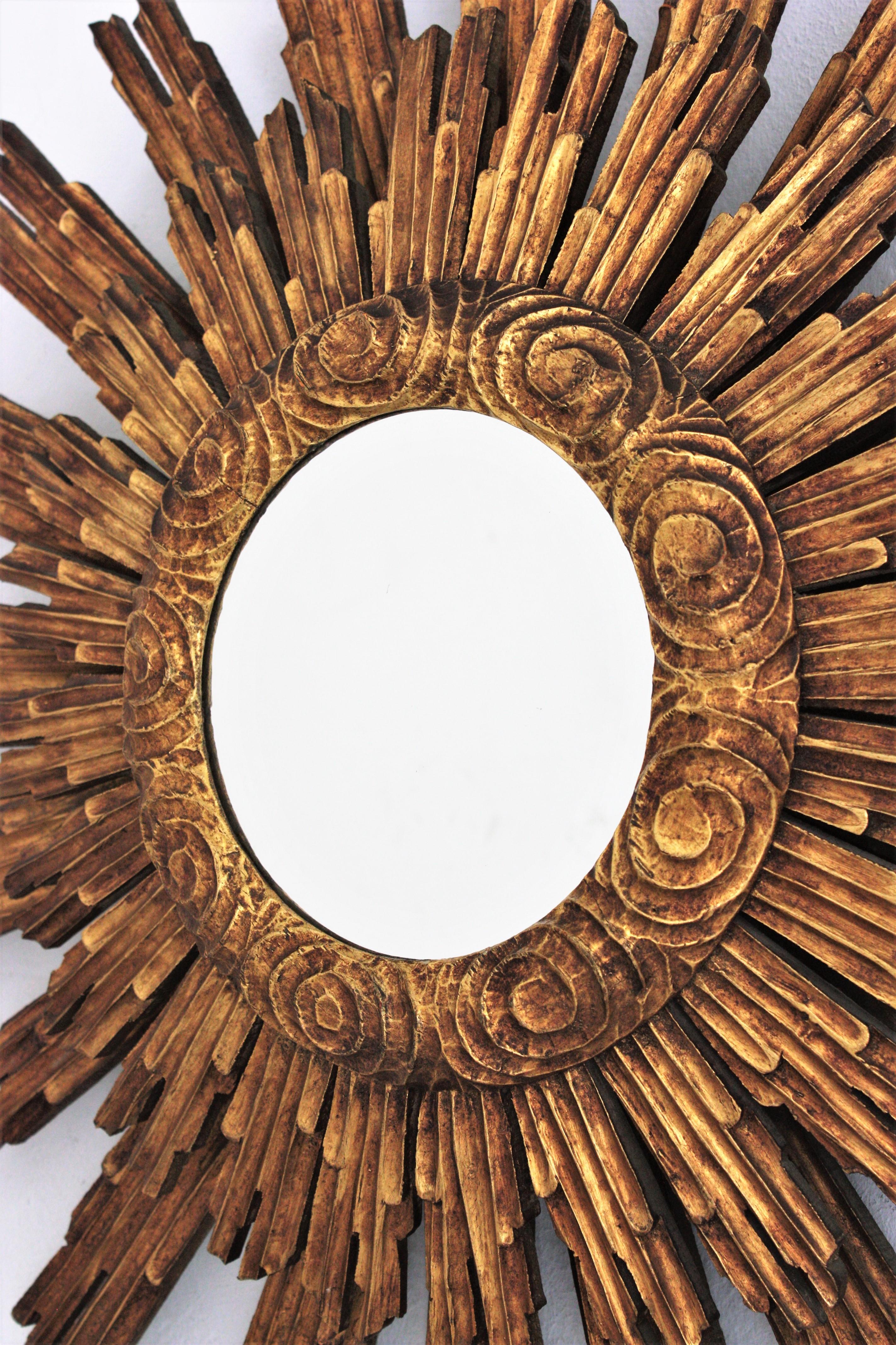 Sunburst Starburst Mirror in Giltwood, Spanish Baroque, 1940s In Good Condition In Barcelona, ES