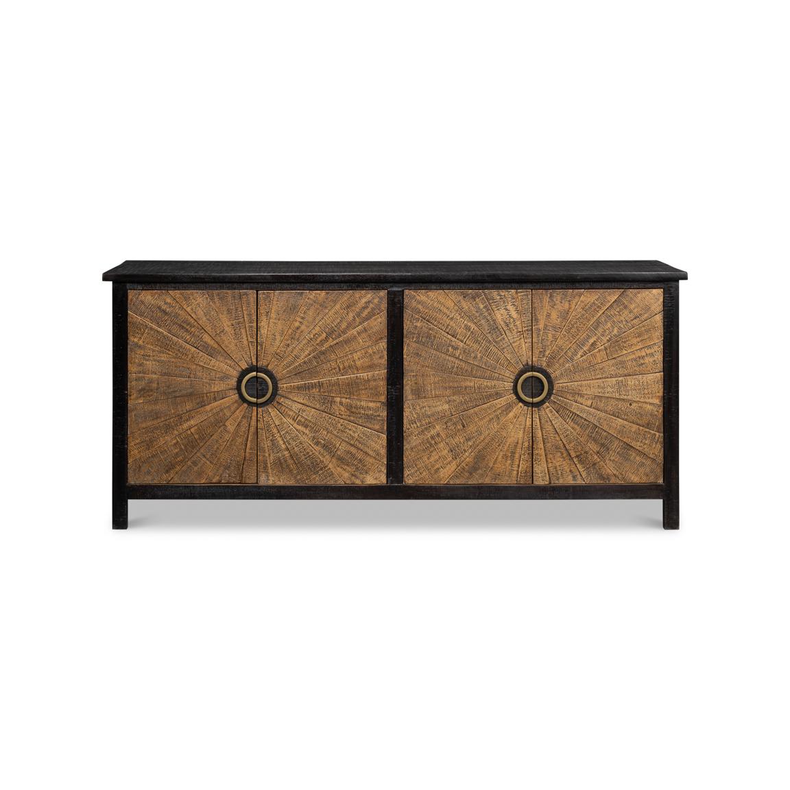 Cette pièce magnifiquement fabriquée à la main présente sur sa face avant des motifs audacieux en forme de soleil, composés de panneaux de bois disposés de manière complexe qui rayonnent à partir d'une tirette centrale circulaire en métal. La