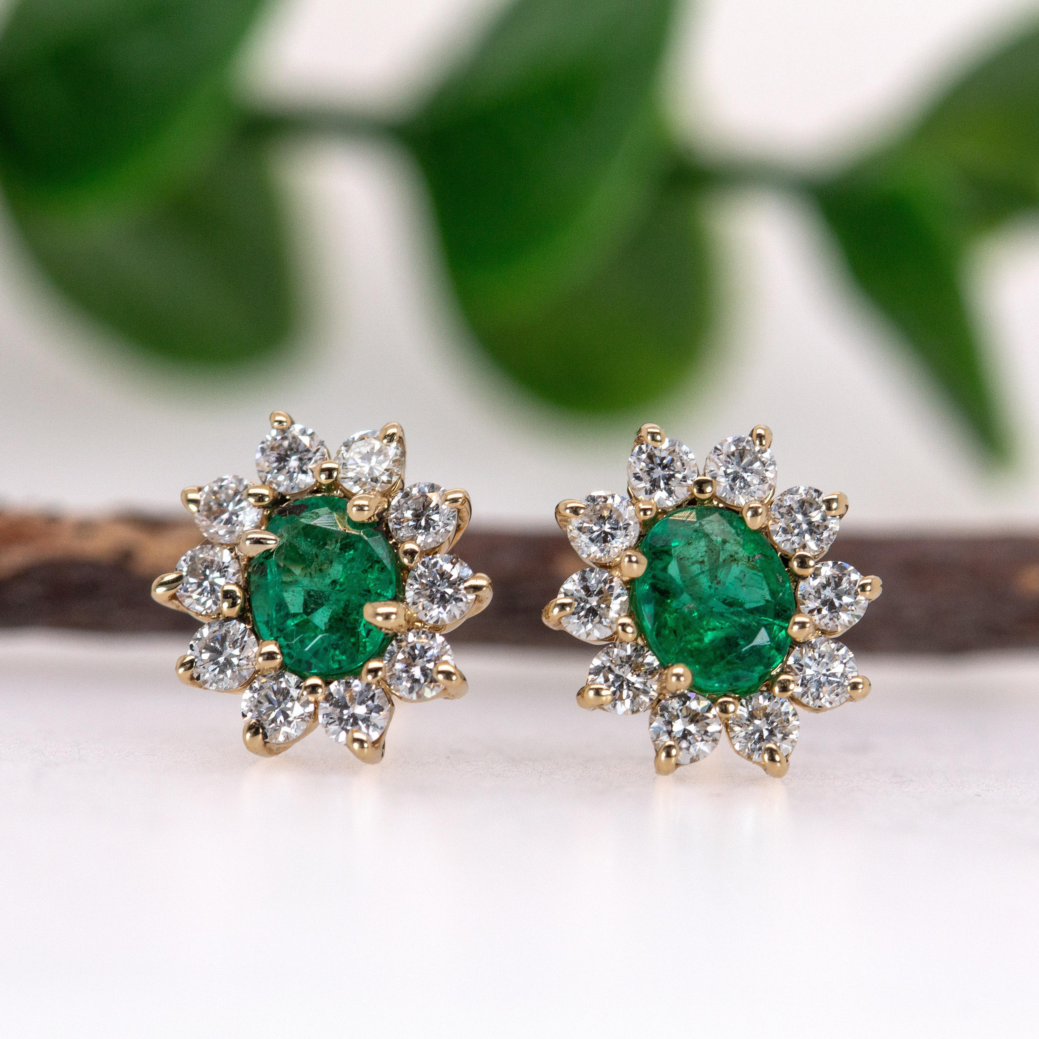 Art Déco Orecchini con smeraldo dello Zambia e diamante Nature in oro 14K  OV 5x4mm in vendita