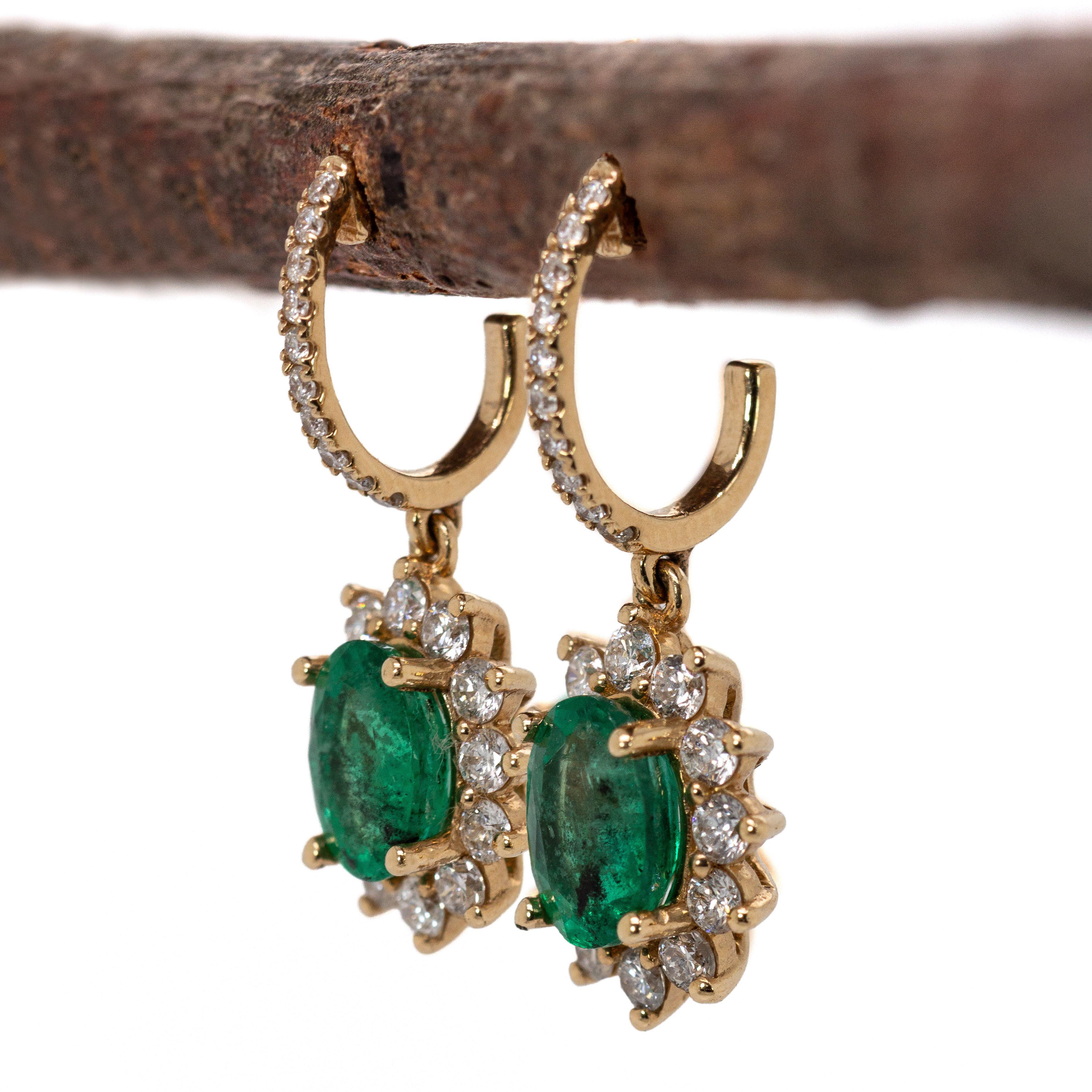 Art déco Boucles d'oreilles émeraude zambienne avec diamants naturels en or massif 14K OV 7x5mm en vente