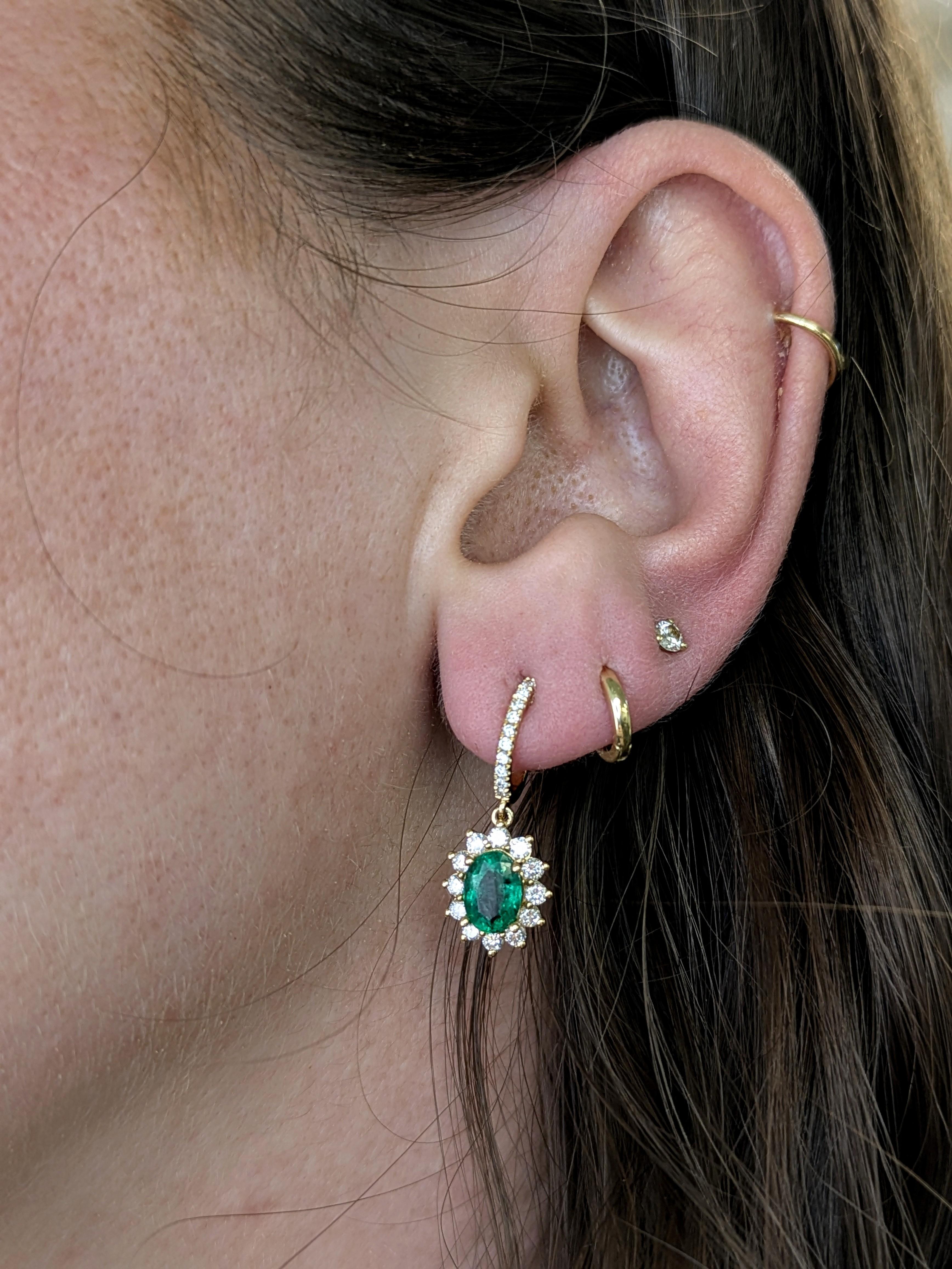 Boucles d'oreilles émeraude zambienne avec diamants naturels en or massif 14K OV 7x5mm Pour femmes en vente