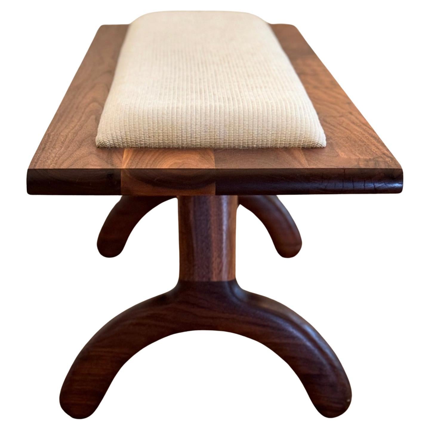 Sunday Bench aus Nussbaum und Boucle