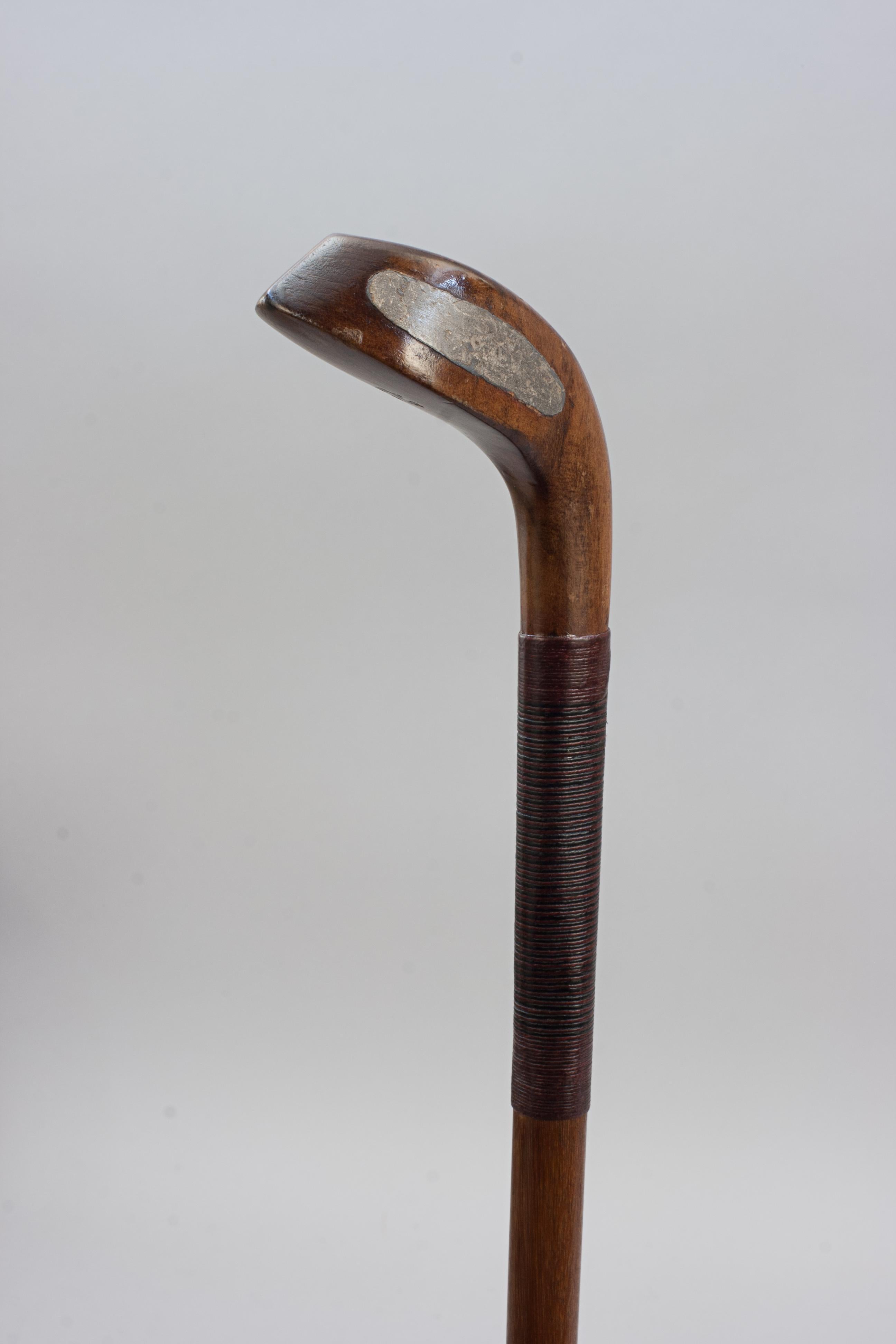 Sunday Club Golf Walking Stick In Good Condition In Oxfordshire, GB