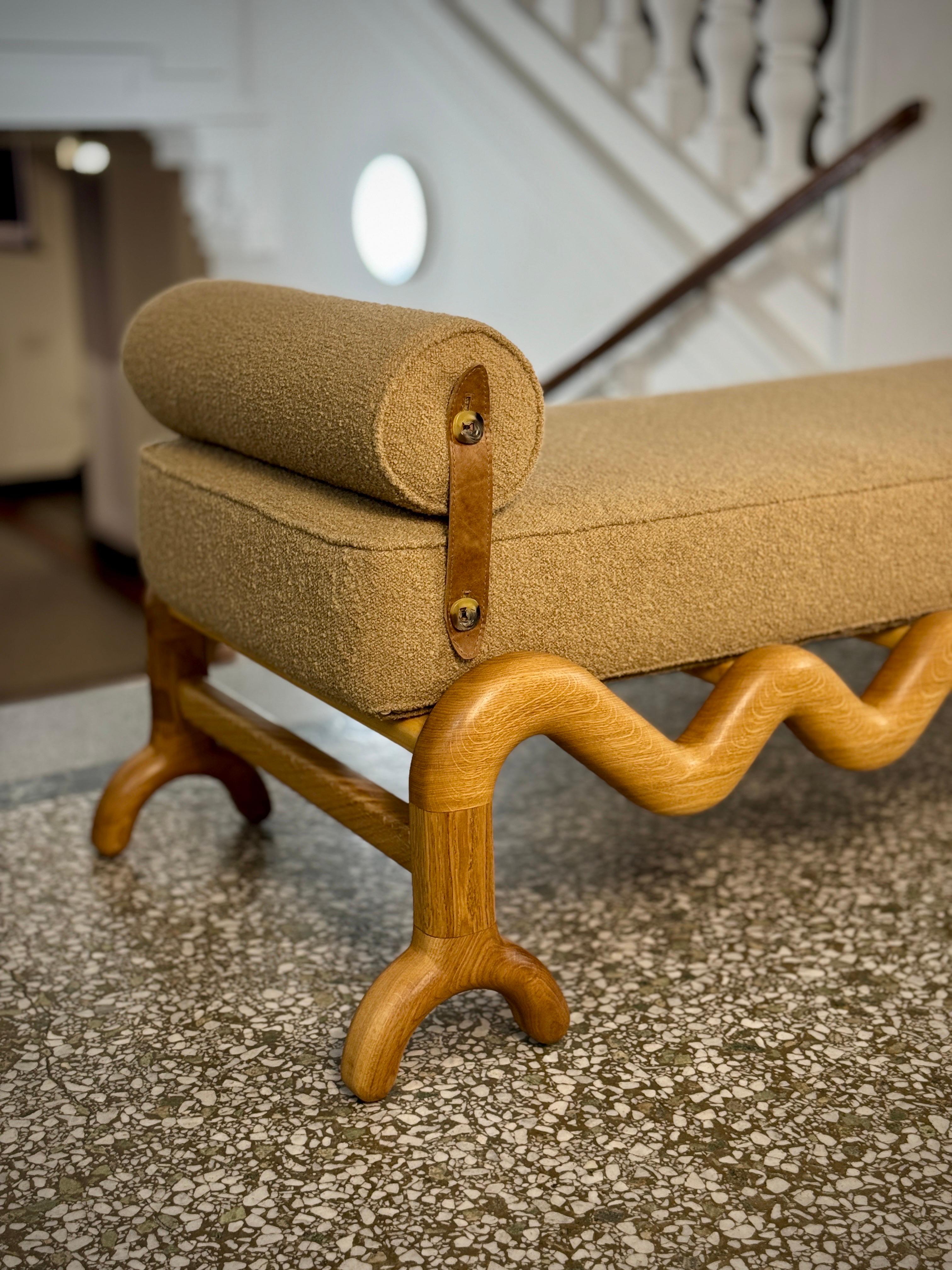 Sunday daybed Roble y marrón Boucle Moderno de mediados de siglo en venta