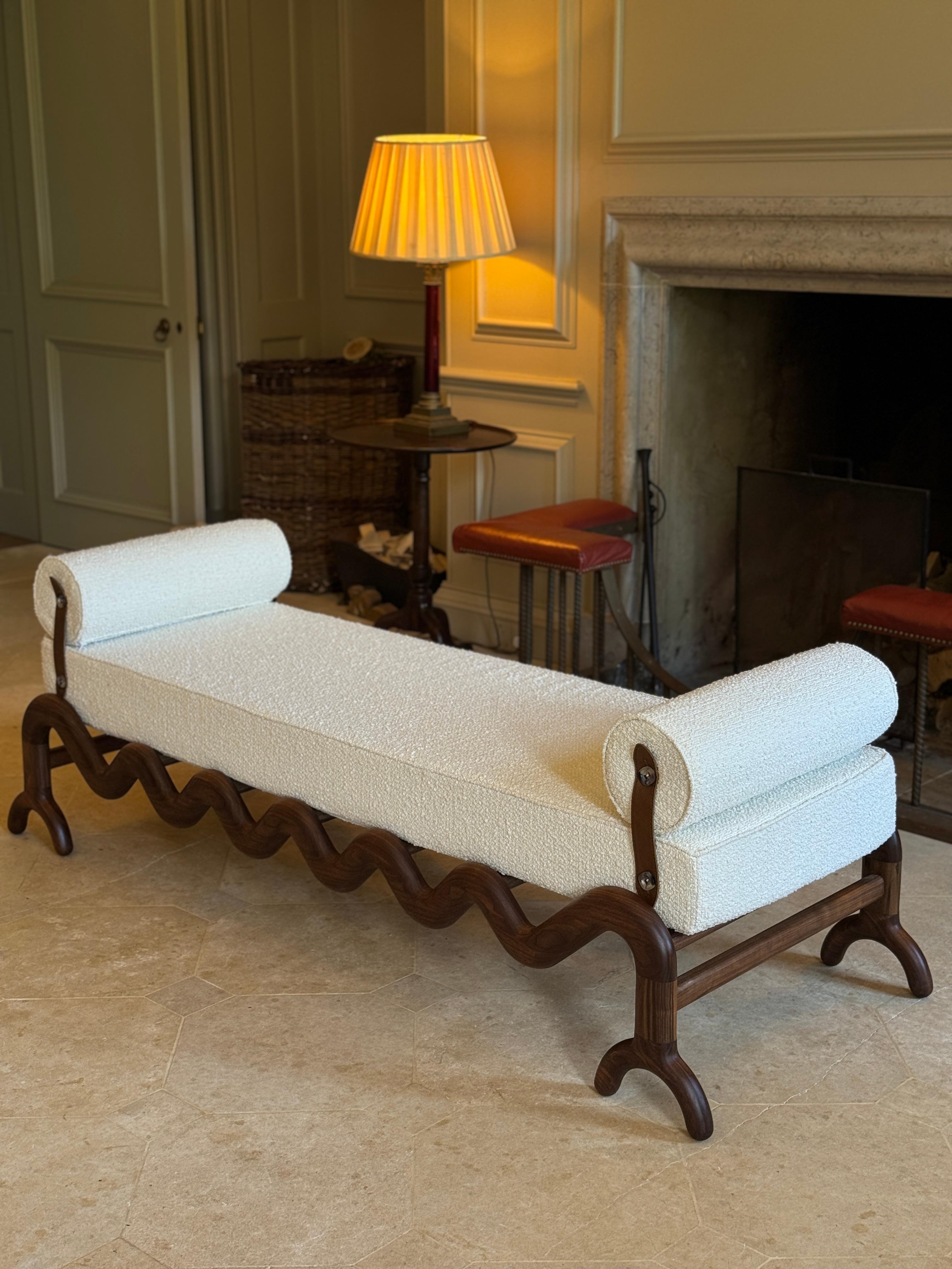 XXIe siècle et contemporain Lit de jour Sunday en noyer et Boucle en vente