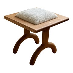 Tabouret Sunday en chêne et tissu bouclé